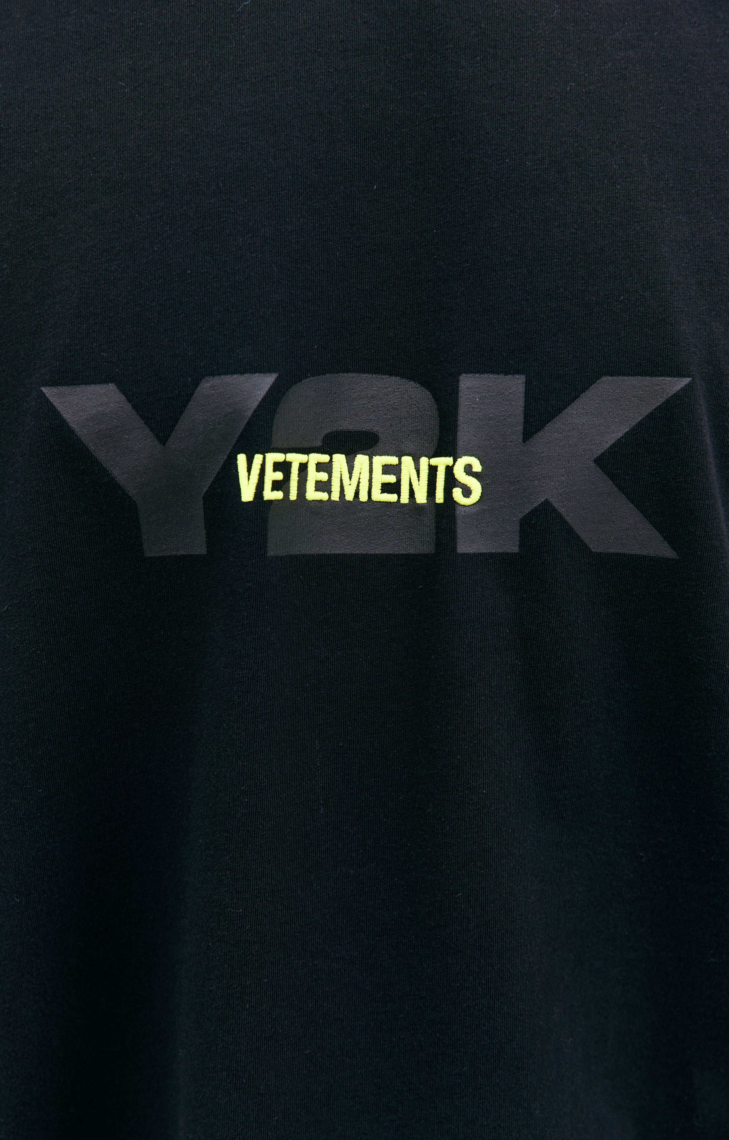Buy VETEMENTS men black 'y2k' printed t-shirt for $450