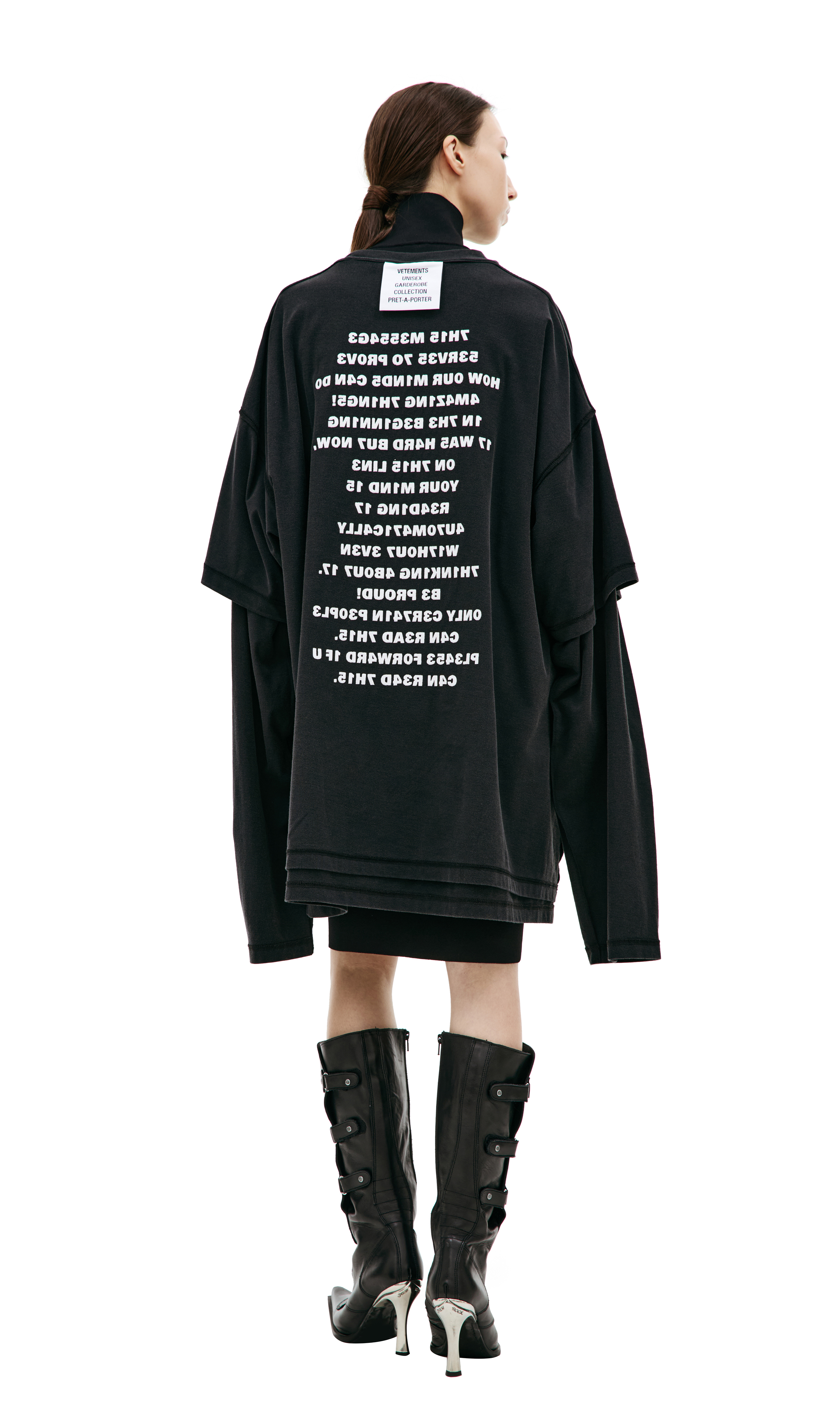 存在感絶大【VETEMENTS】L PRINTED LONGSLEEVE VETEMENTS Black Metal Printed Longsleeve T-shirt Vetements