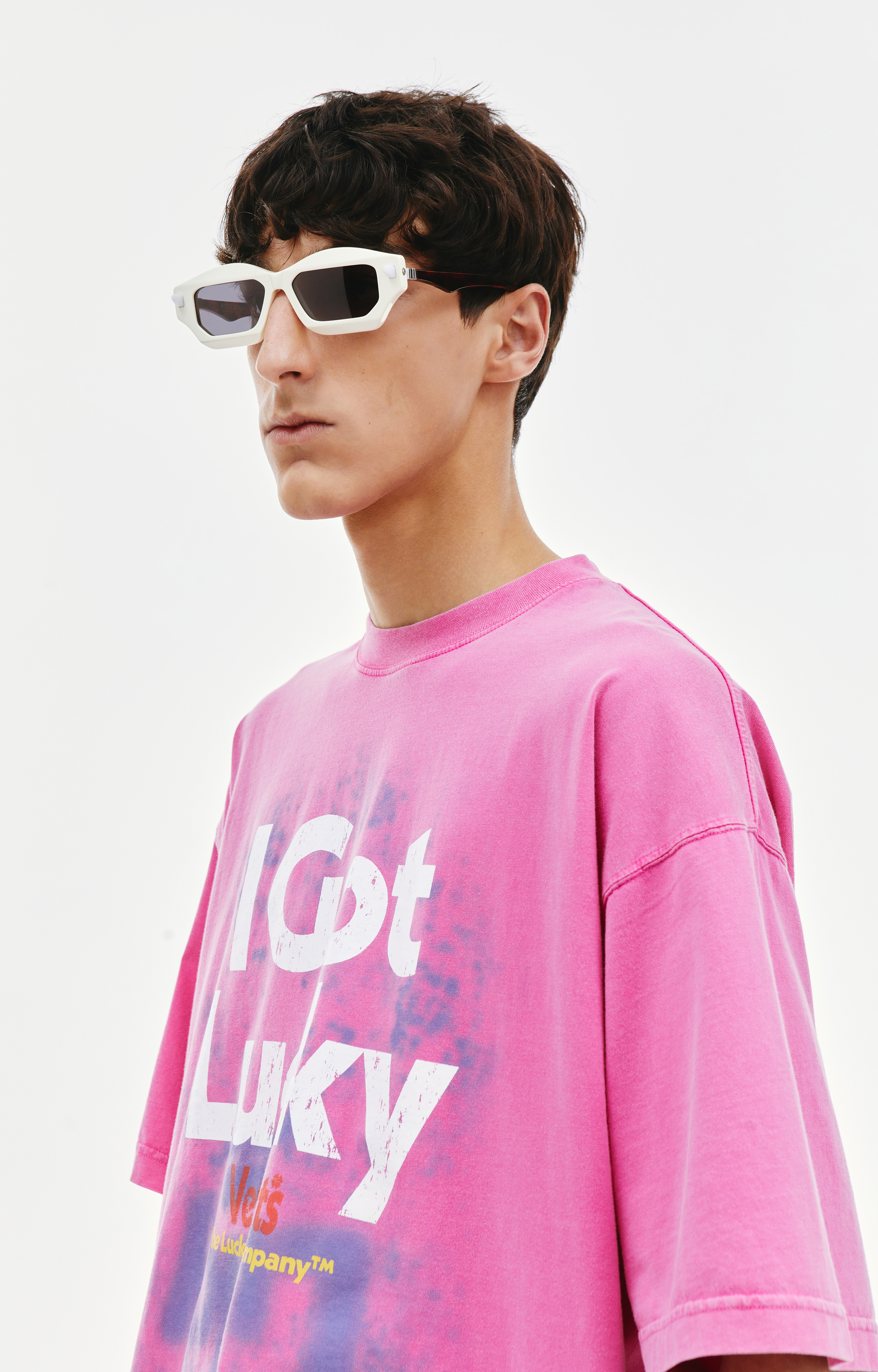 Buy VETEMENTS men pink 'i got lucky' cotton t-shirt for £382 online 