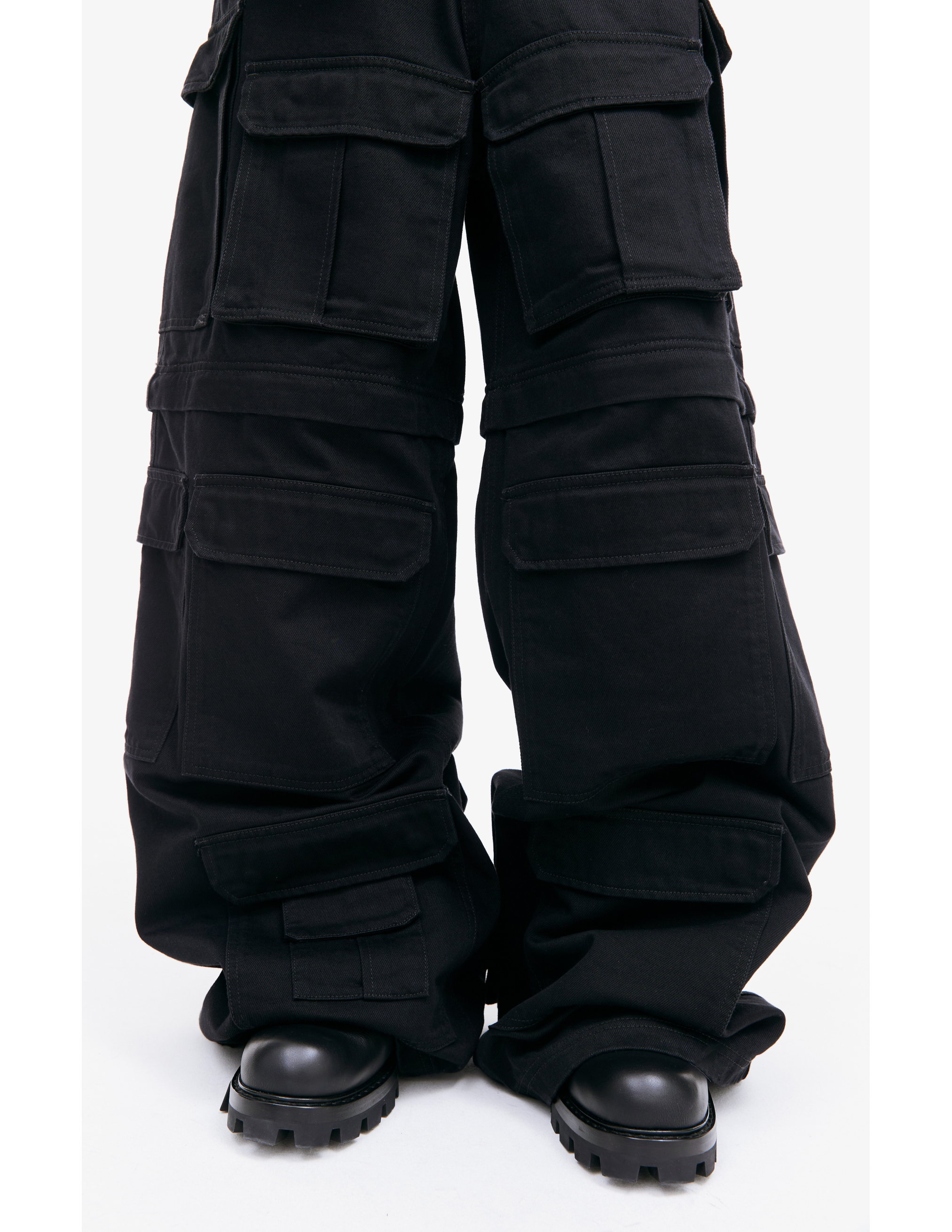 Shop Vetements Transforming Сargo Jeans In Black