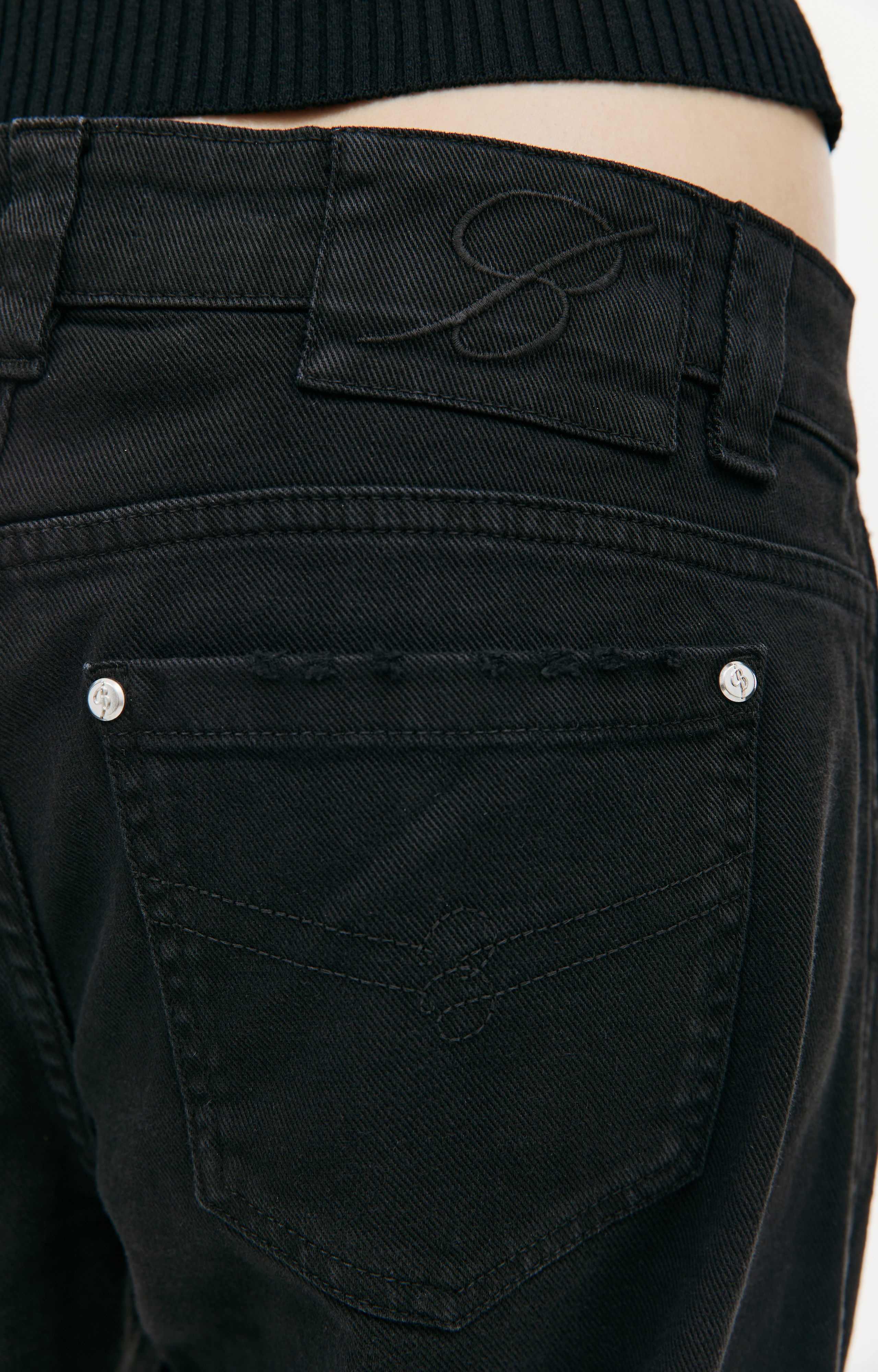 デニム・ジーパン BLUMARINE Woman Jeans Black 2J186A M9905 Blumarine ruffle-trim straight-leg Jeans | Black | FARFETCH