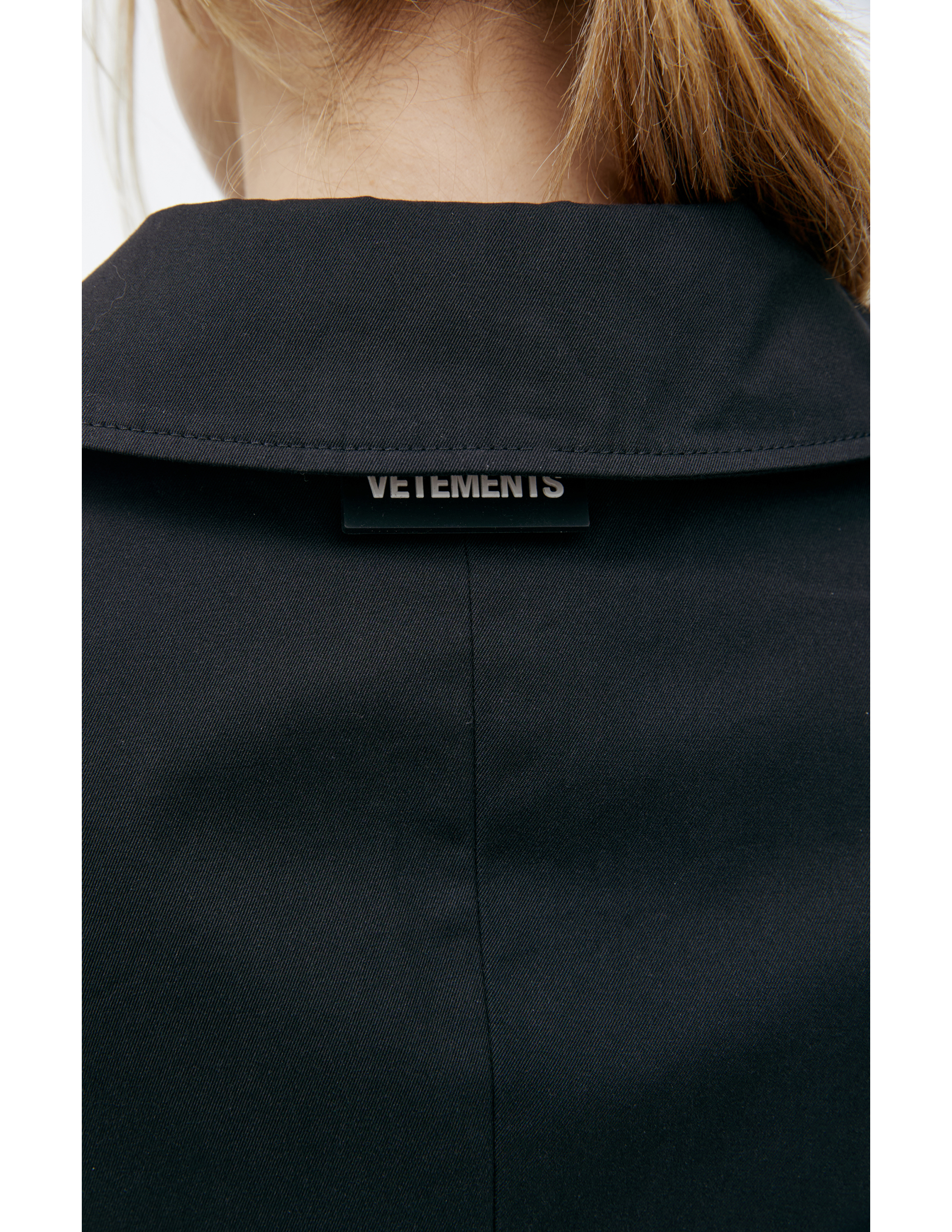 Vetements Shortened Blazer With A Button In Black