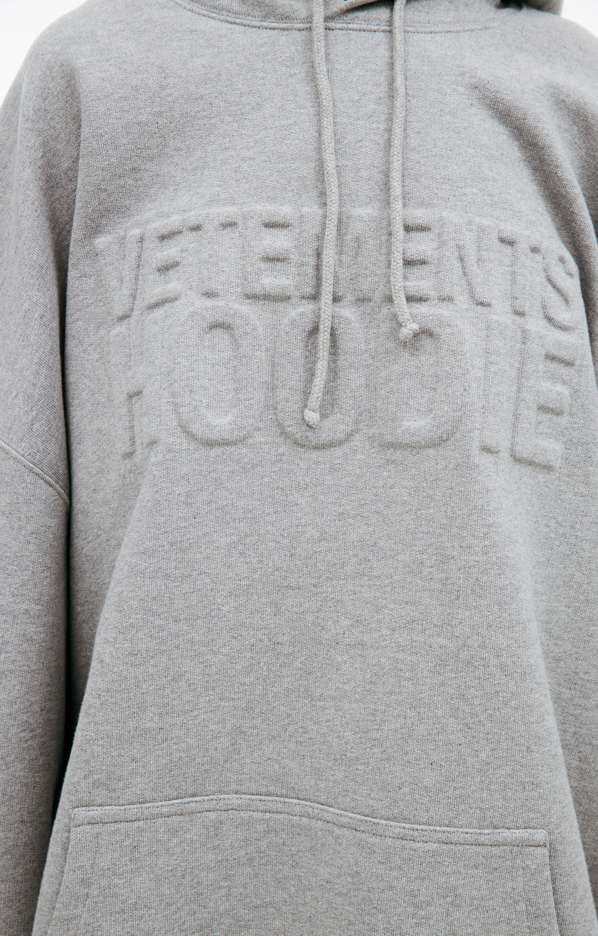 [VETEMENTS] ILLUSION ロゴ フーディー Gray Illusion Logo Hoodie by VETEMENTS on Sale