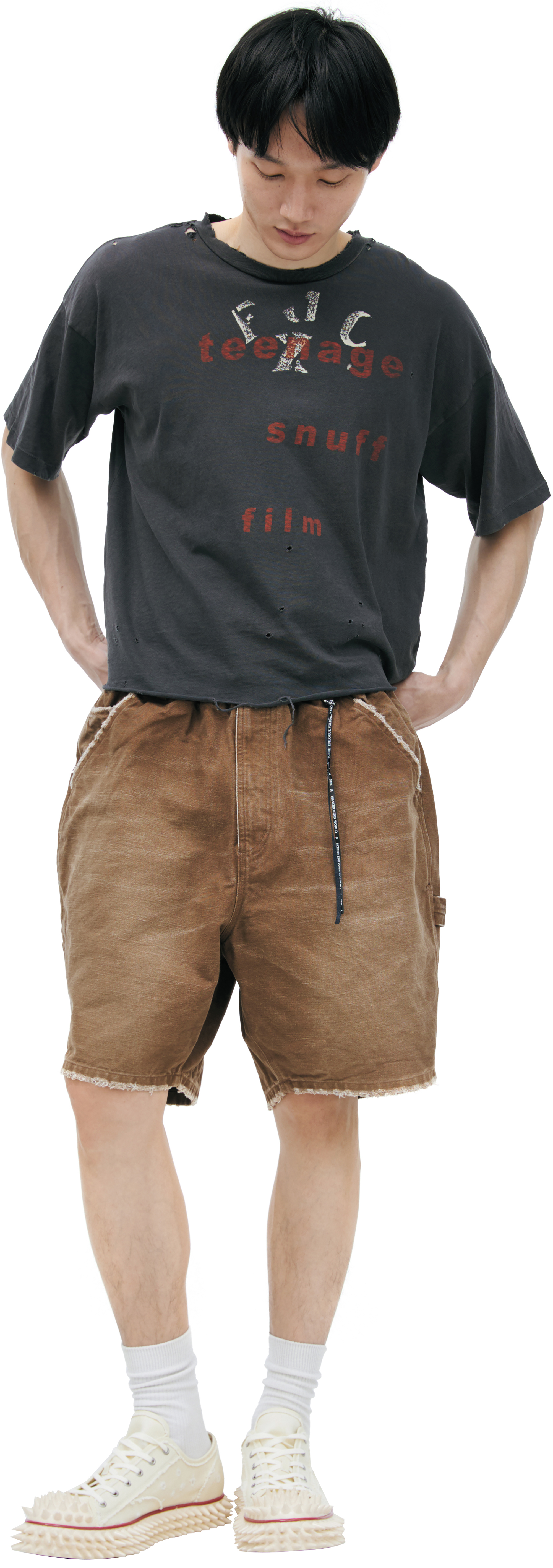 Buy Mastermind WORLD men beige shorts with raw edges for €1,535
