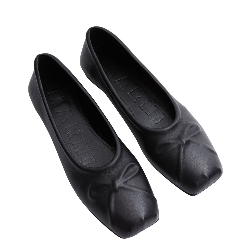 フラットシューズ MARNI BALLERINA EMBOSSED RIBBON (BAMS004700P3628 00N99) ブラック レザー製 Little Bowシームレス フラットバレエ