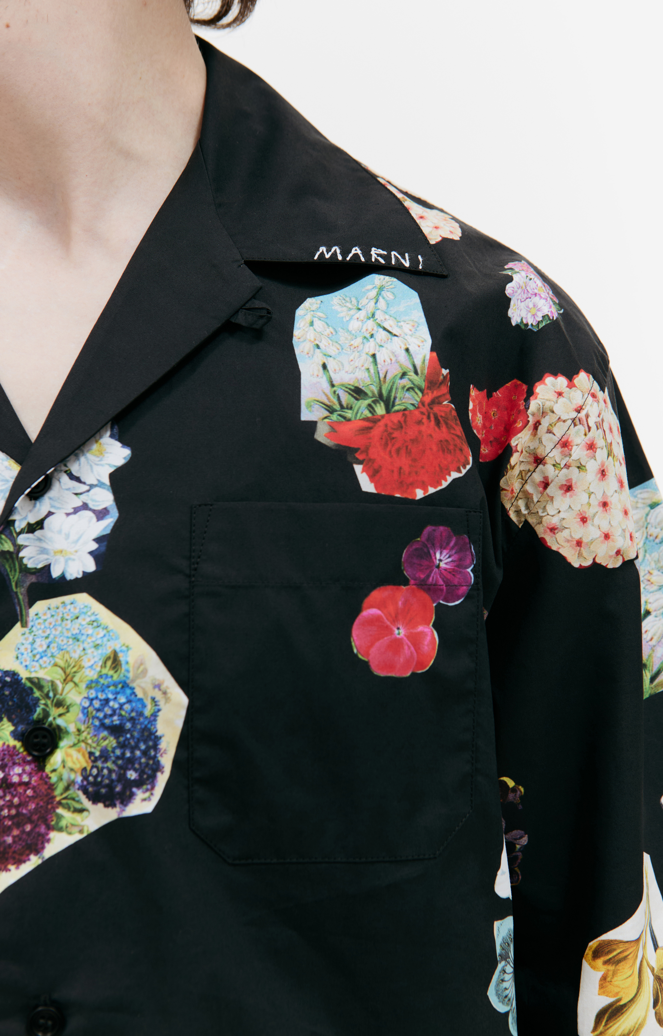 美品 MARNI 刺繍シャツ 46サイズ 正規品 紺 Marni Navy 3/4 Sleeve Black Ribbed Neckline Cotton Blend T