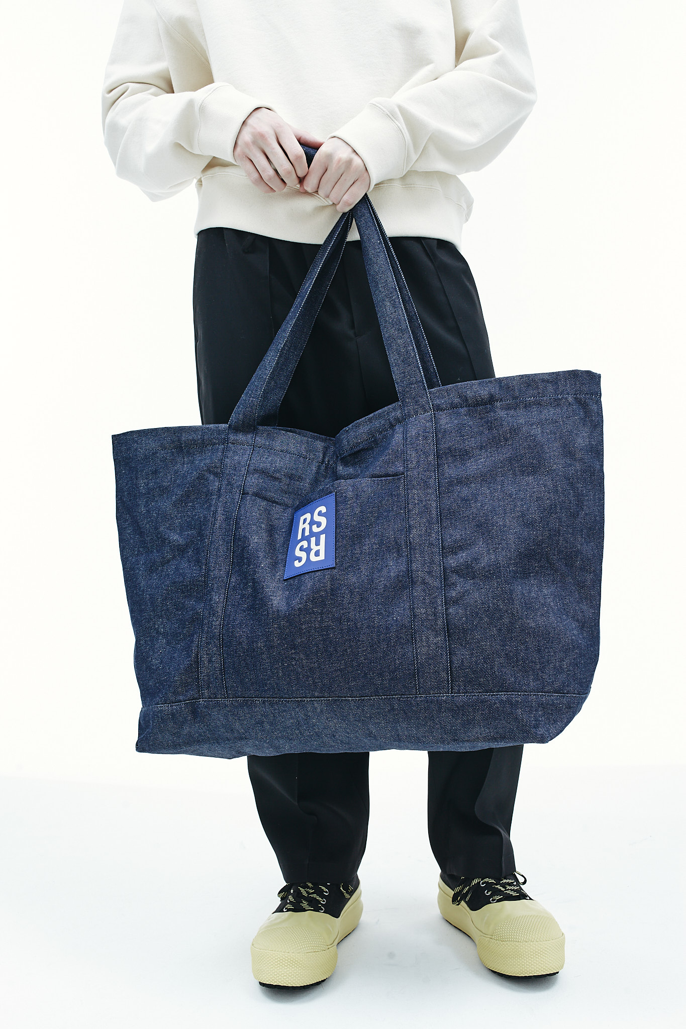 トートバッグ RAF SIMONS SS22 LOGO SHOPPING BAG (221-935_100320010) Raf Simons: Cotton Tote Bag With Print (Black) | DSML E-SHOP