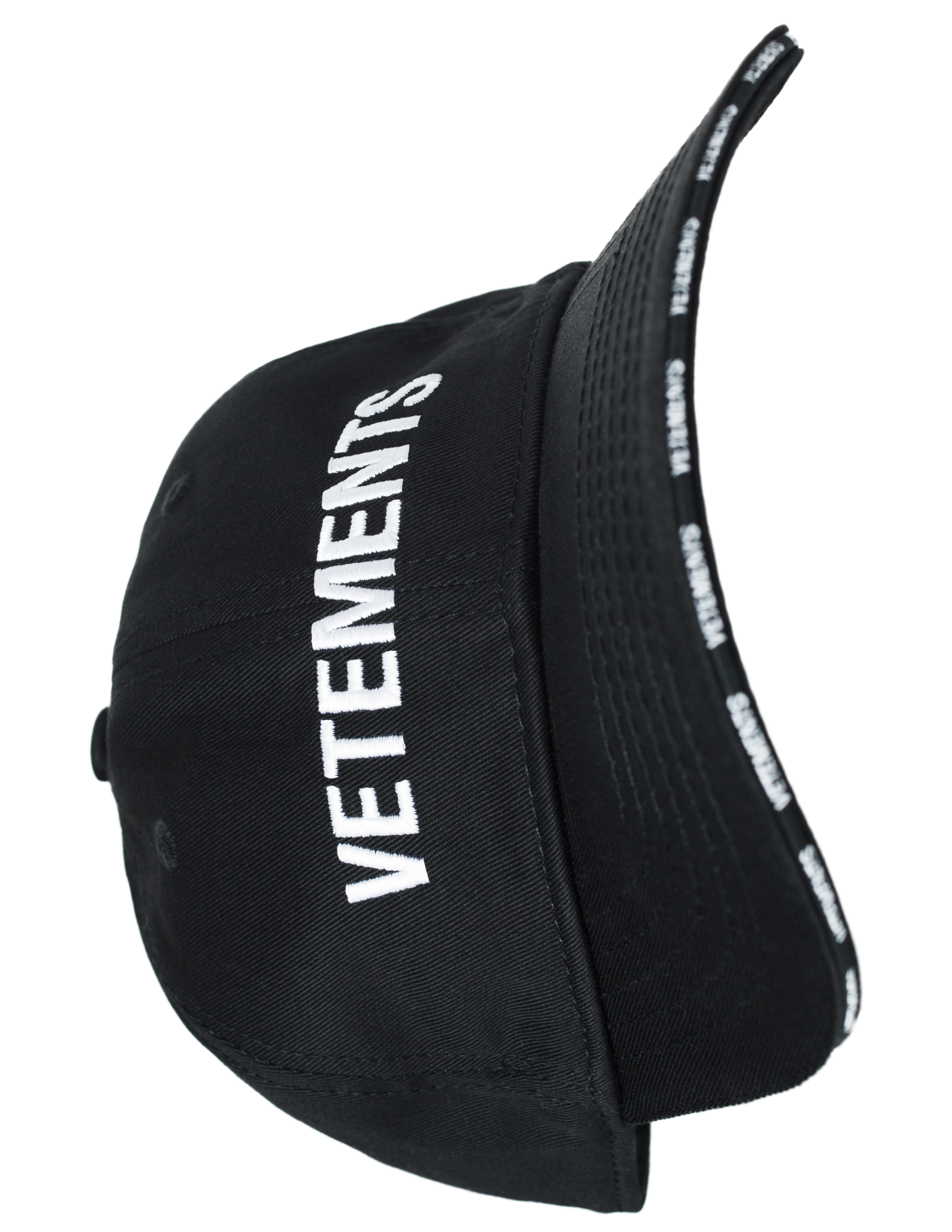 VETEMENTS Embroidered logo cap