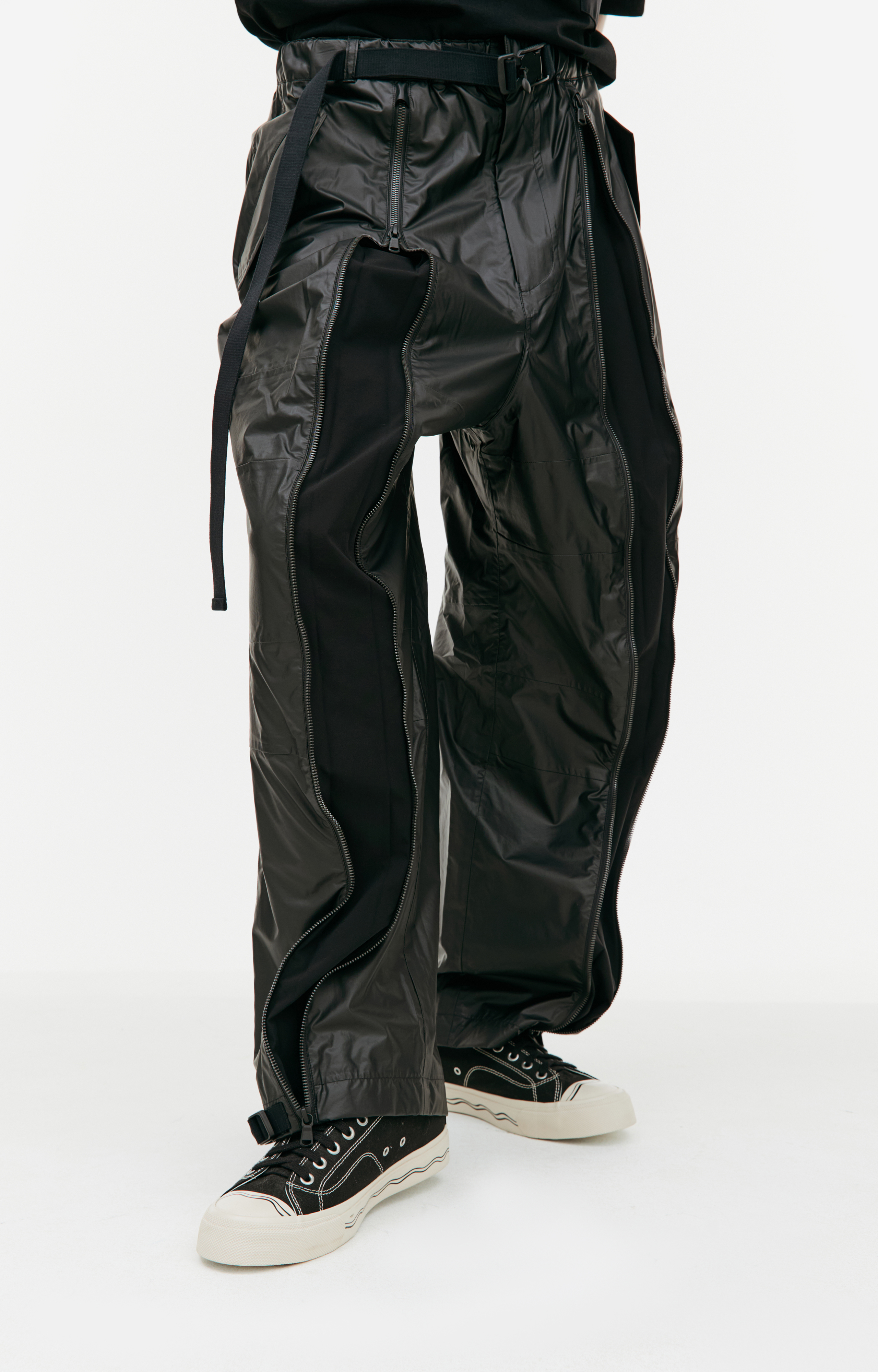 Buy The Viridi-Anne men khaki nylon zip trousers for $563 online Buy The Viridi-Anne men khaki nylon zip trousers for $563 online