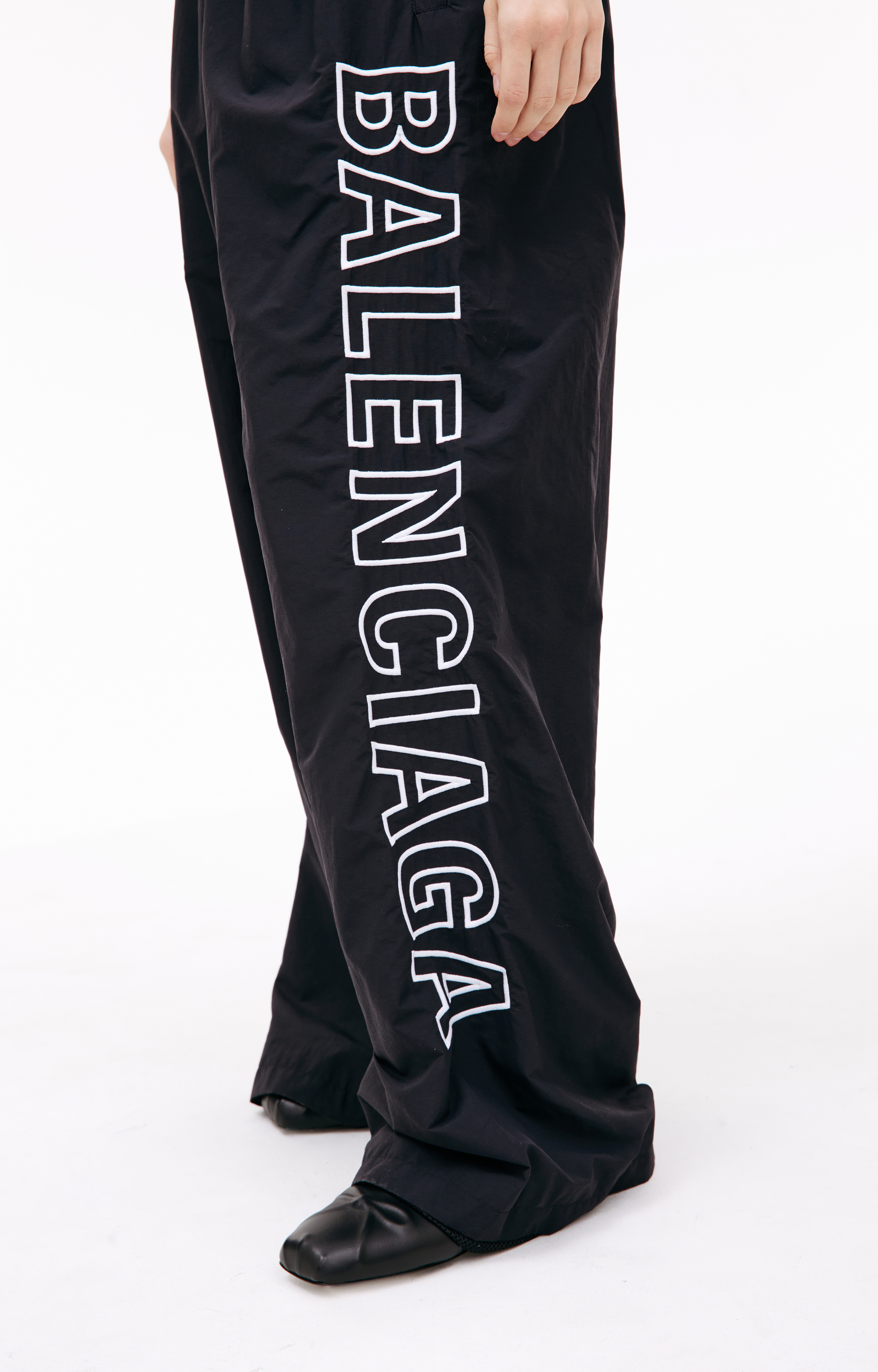 【カジュアル♪】BALENCIAGA Logo embroidery joggers Balenciaga Logo Embroidery Joggers | italist
