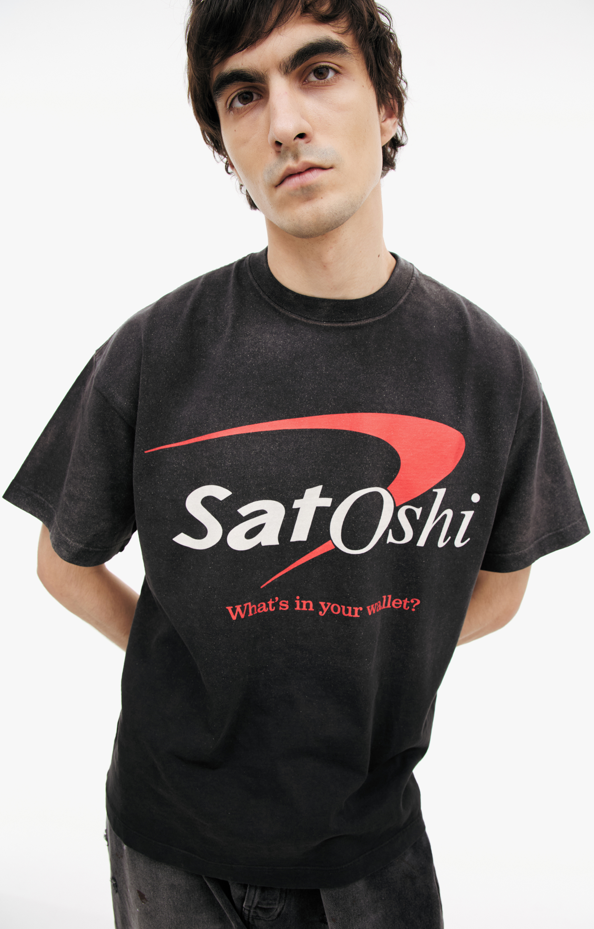 ウェア kojimamiyamoto Buy Satoshi Nakamoto men black t-shirt with a ripped effect