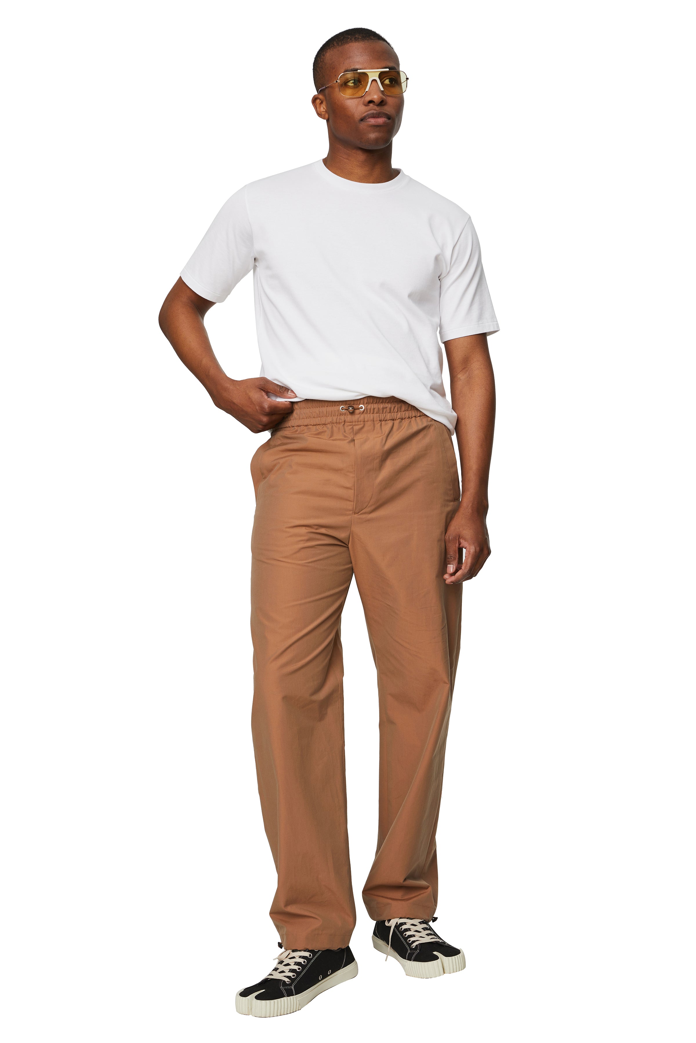 Buy Auralee men finx tussah chambray easy pants for $149 online on 