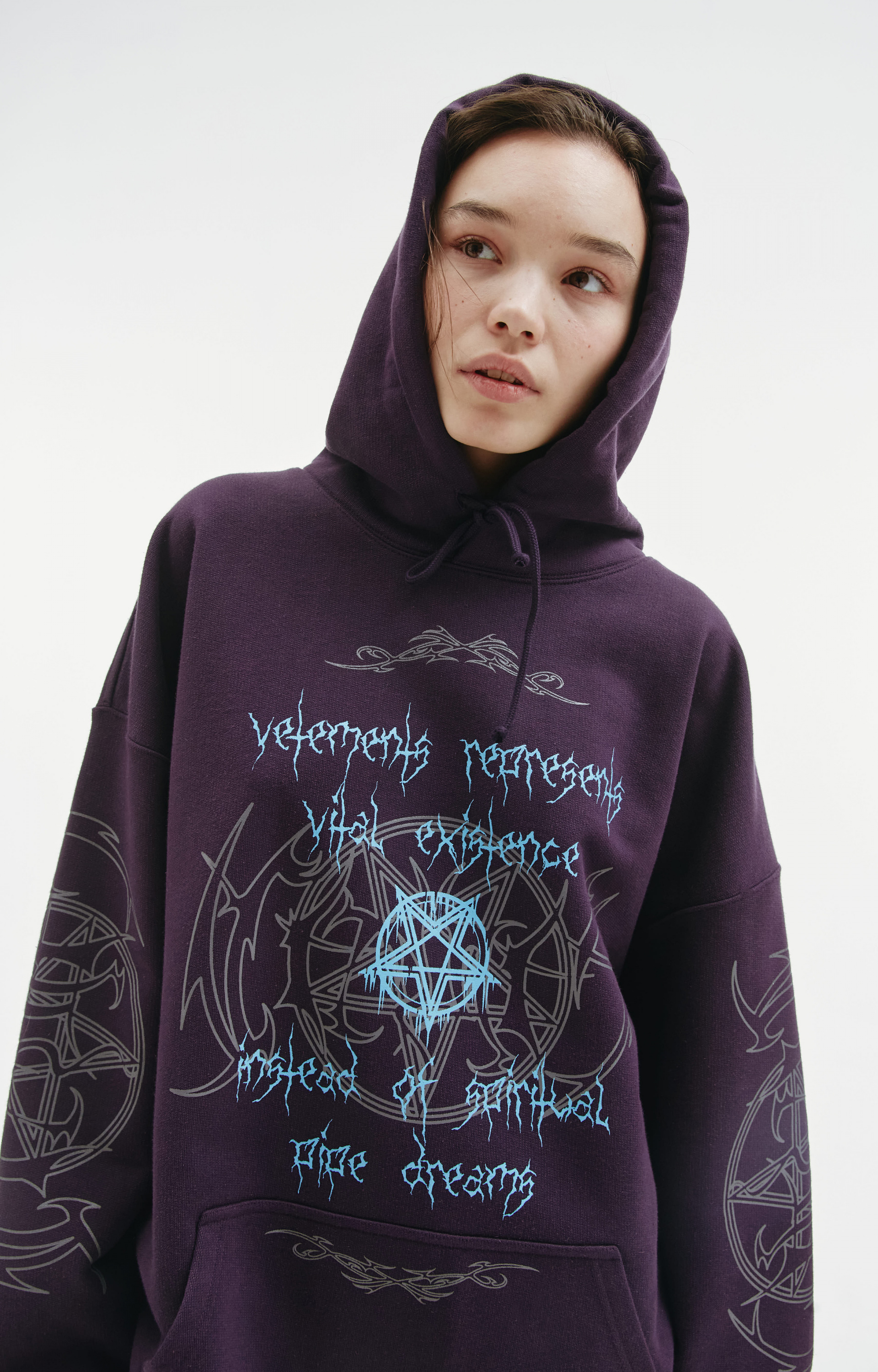 Buy VETEMENTS women purple printed hoodie for $684 online on SV77 