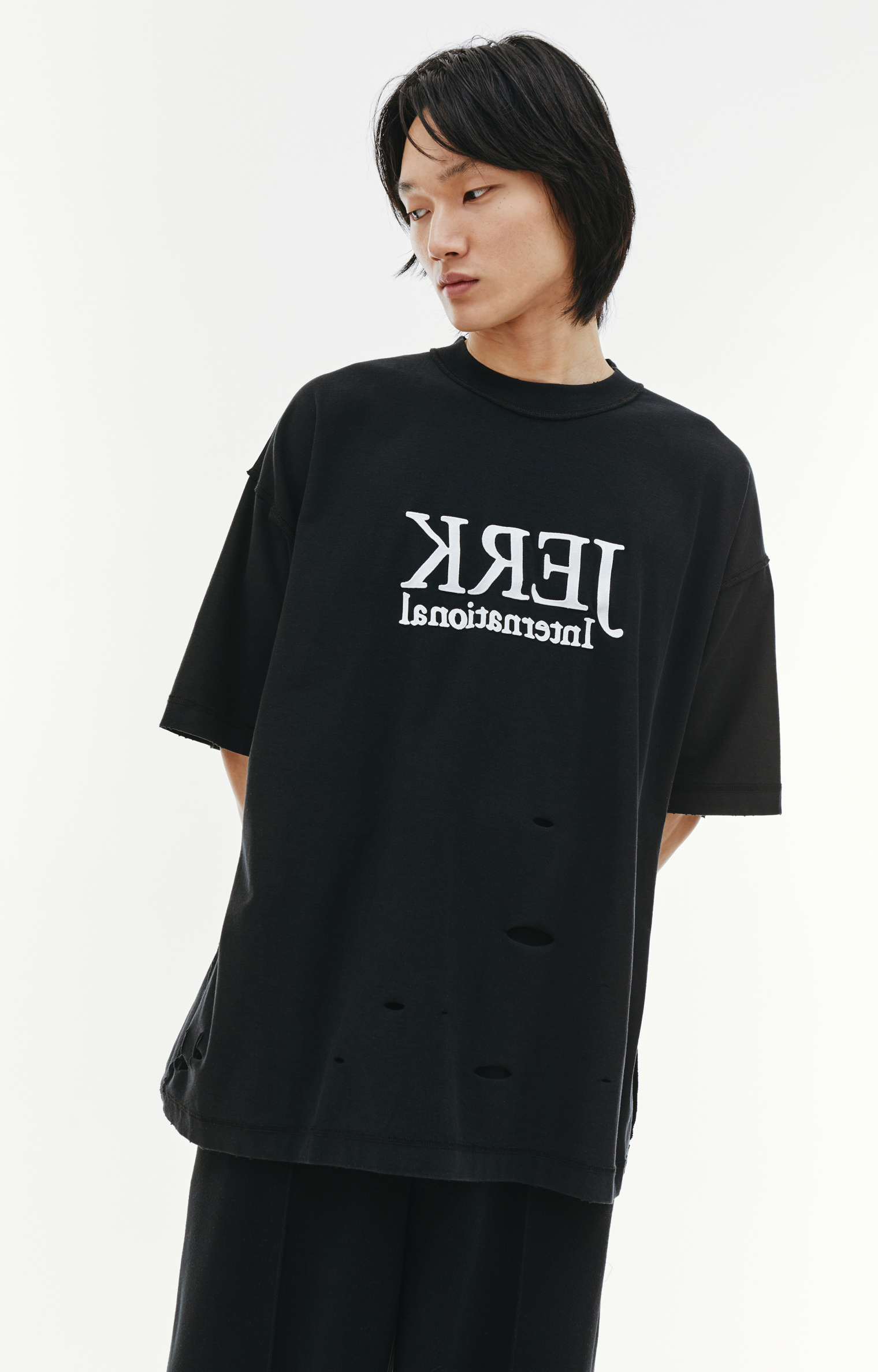 VETEMENTS Рваная футболка JERK