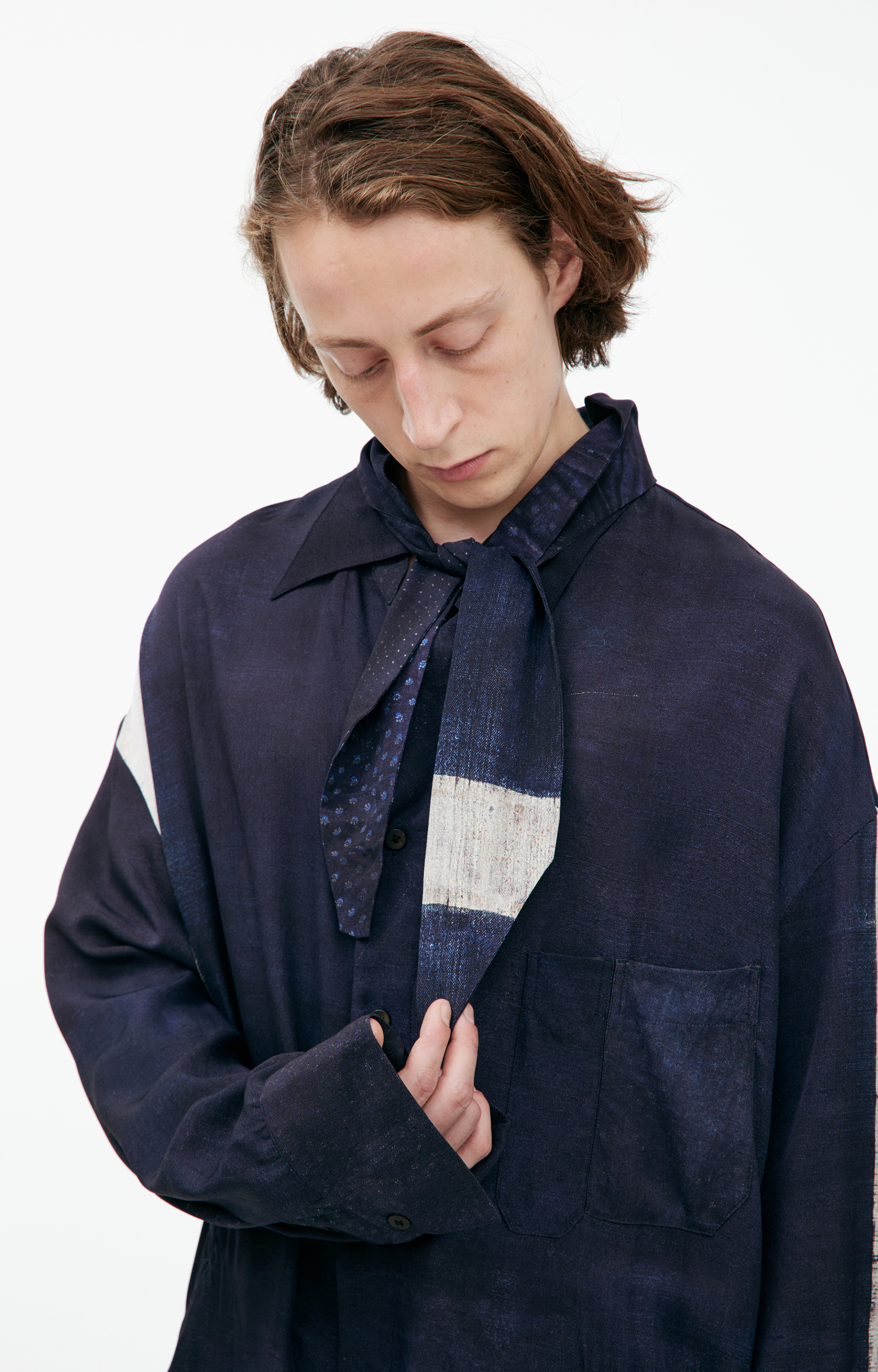 Ziggy Chen Рубашка-0M2520712 белая полоса спереди сзади и на рукаве, темно-синяя