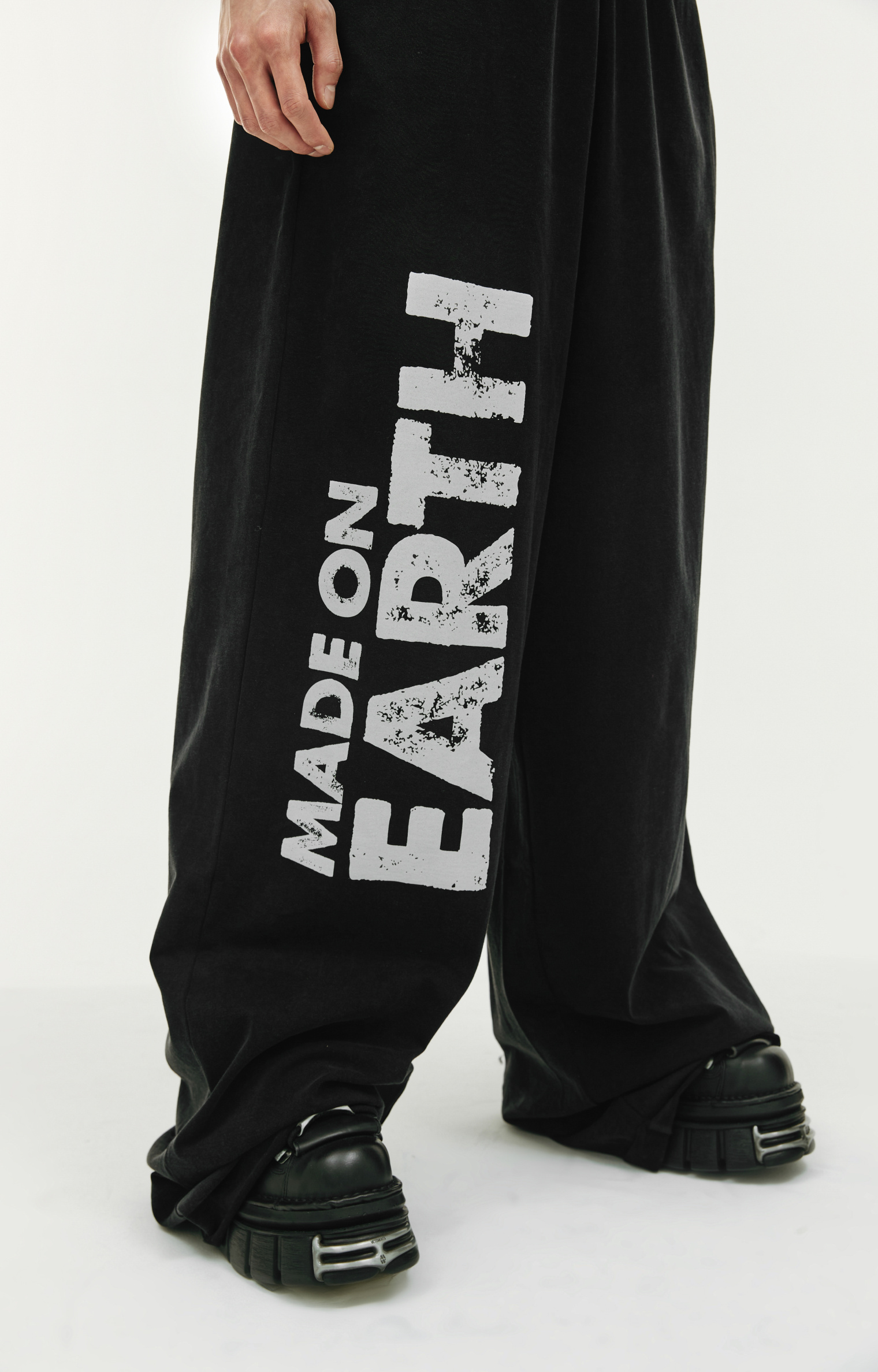 VETEMENTS Made on earth baggy sweatpants