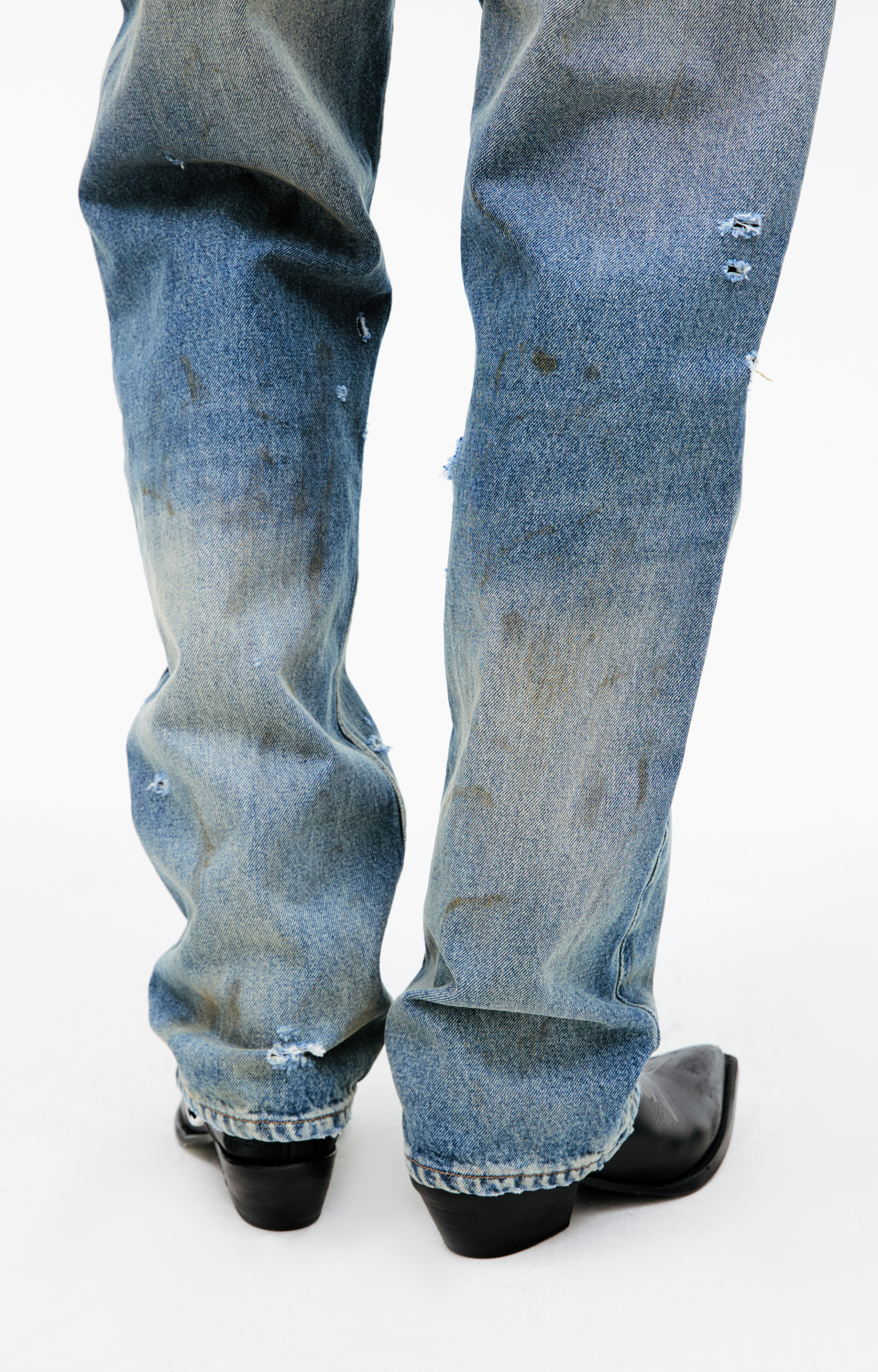 Enfants Riches Déprimés Джинсы-050-403 прямые, дырка и заплатка на коленях. грязные. голубые