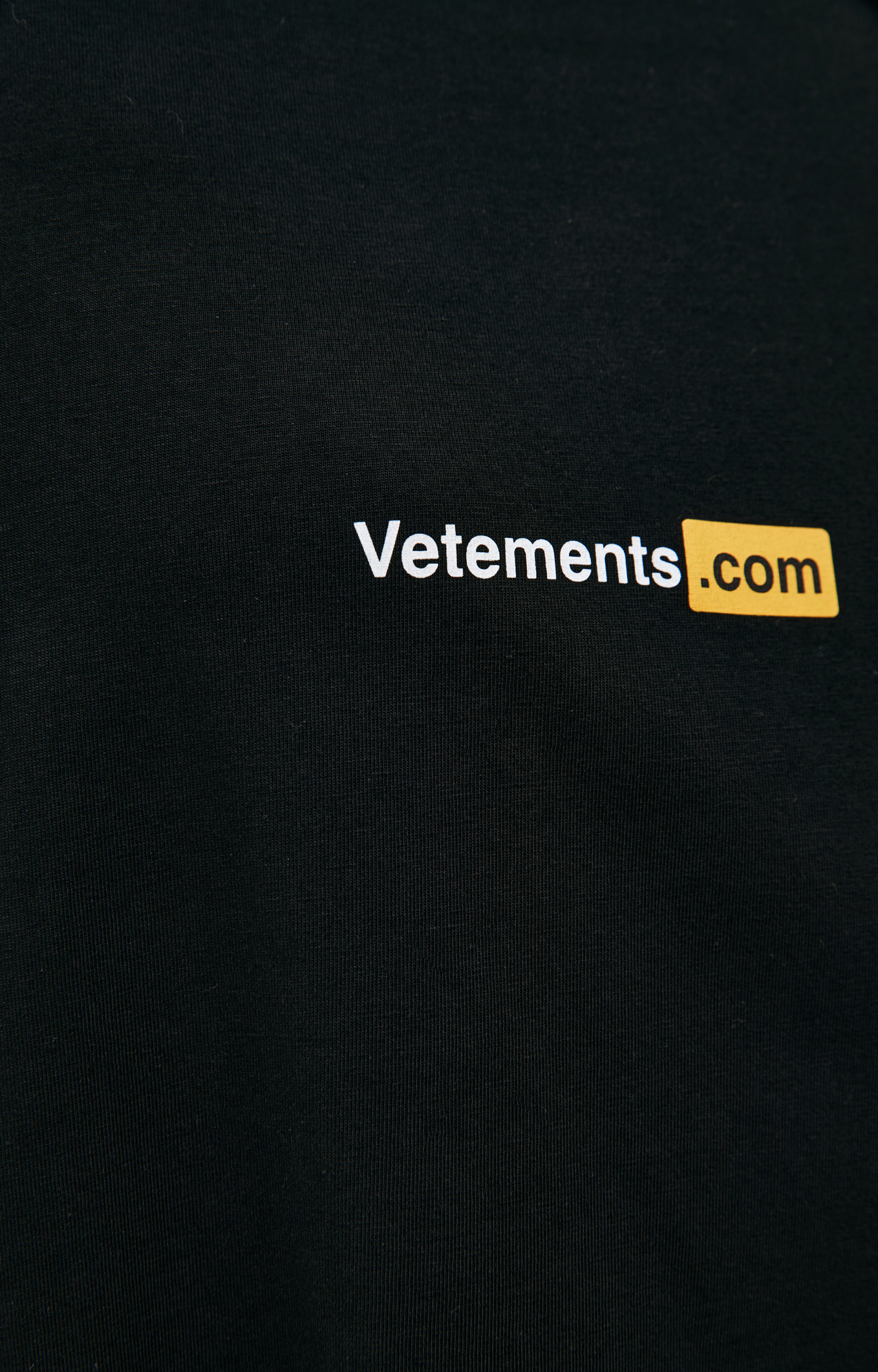 VETEMENTS Черная футболка с логотипом