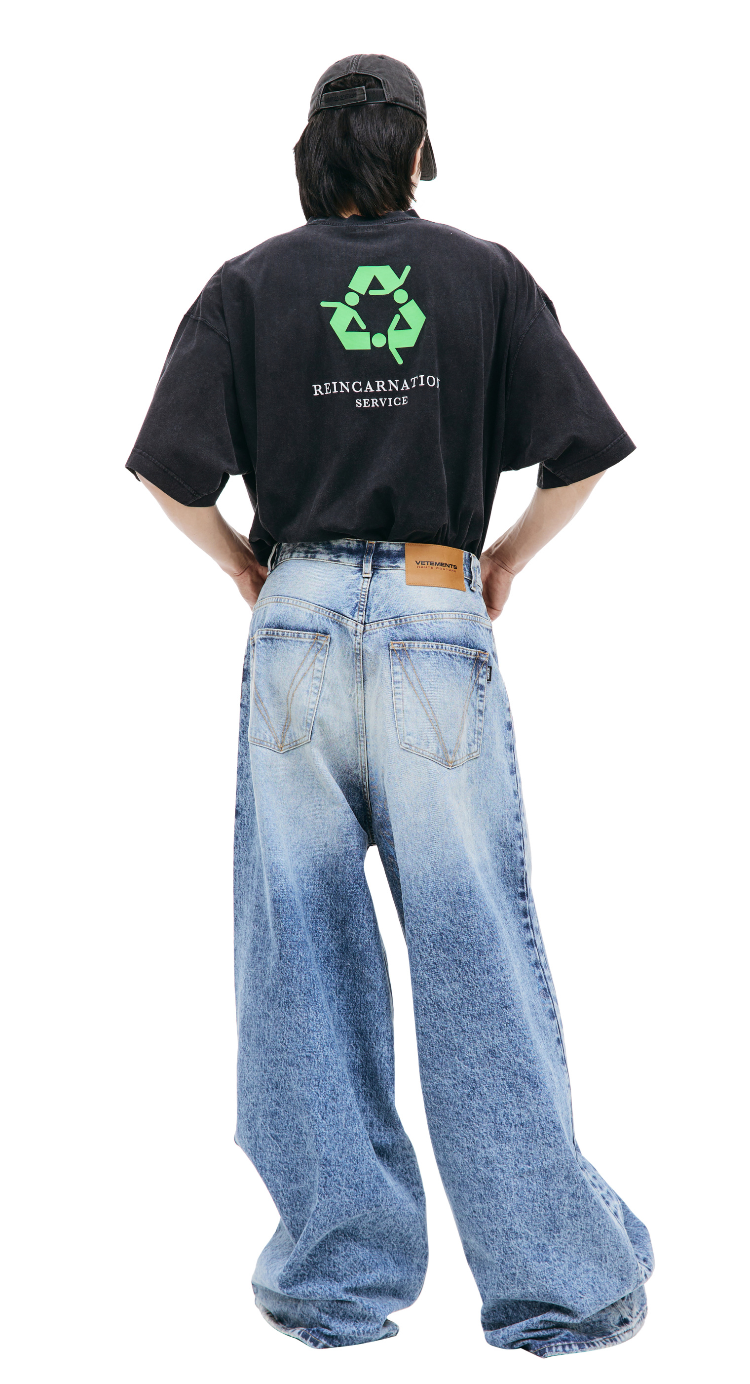 VETEMENTS \'Made on earth\' printed jeans