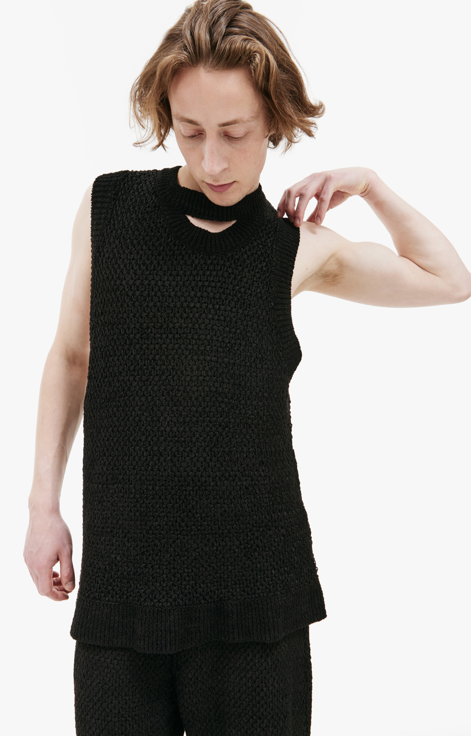 LOUIS GABRIEL NOUCHI Knited vest with twisted back