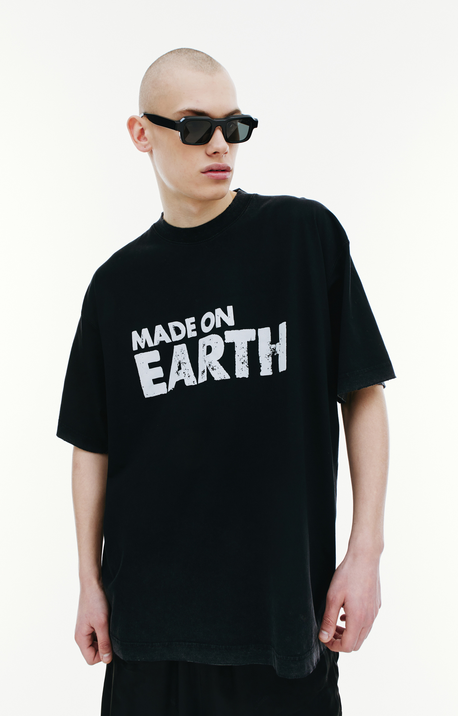 VETEMENTS Футболка с принтом Made On Earth