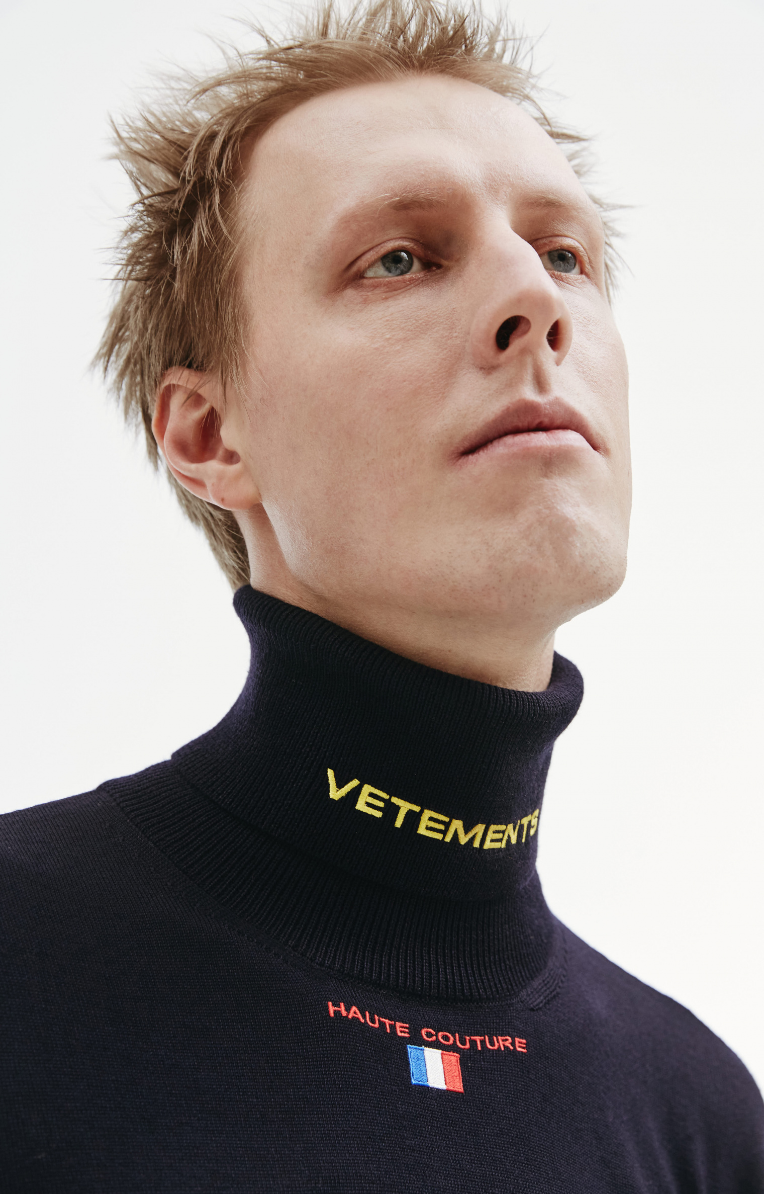 VETEMENTS Embroidered navy turtleneck