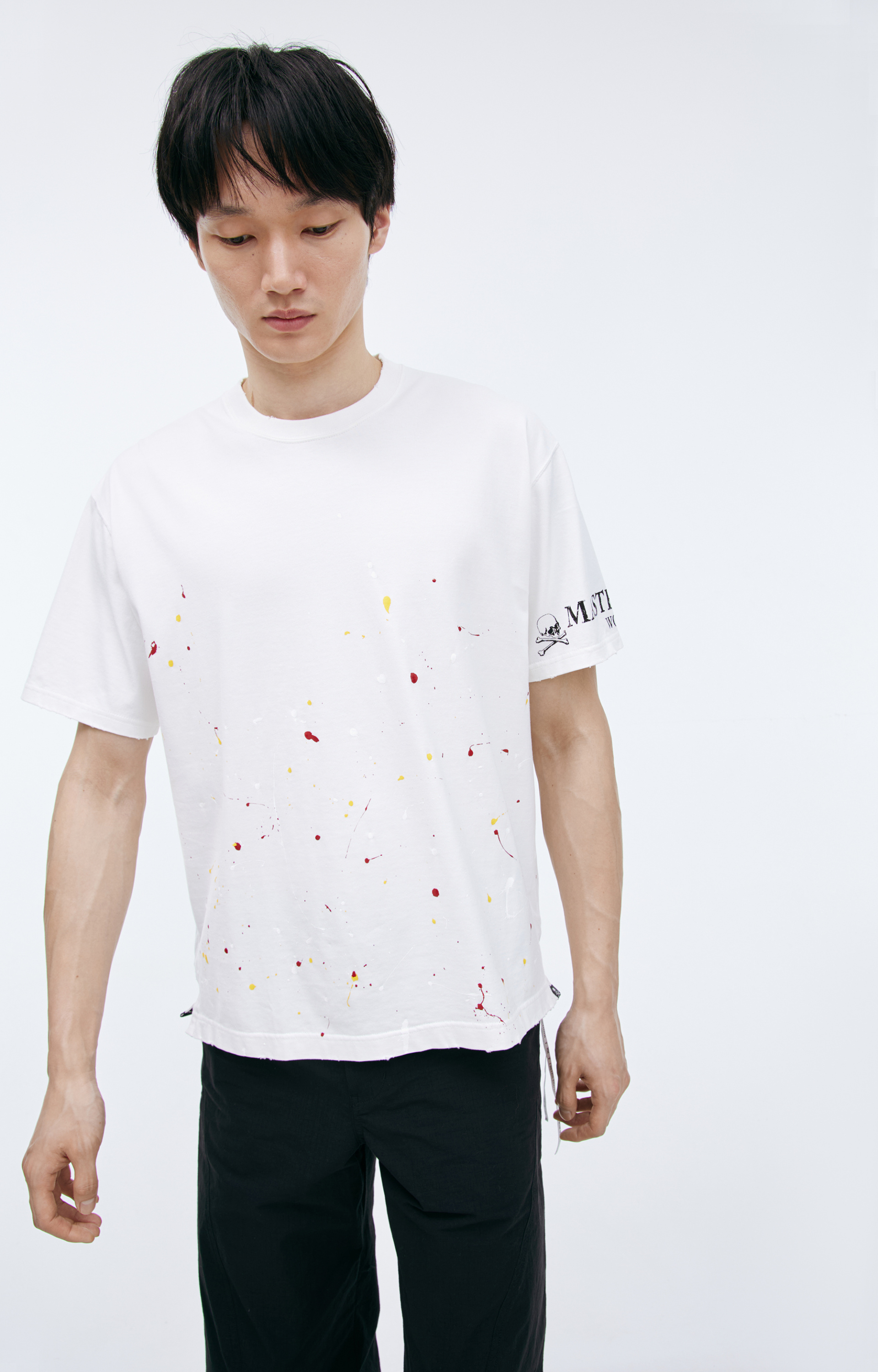 Mastermind WORLD T-shirt with a paint splatter effect