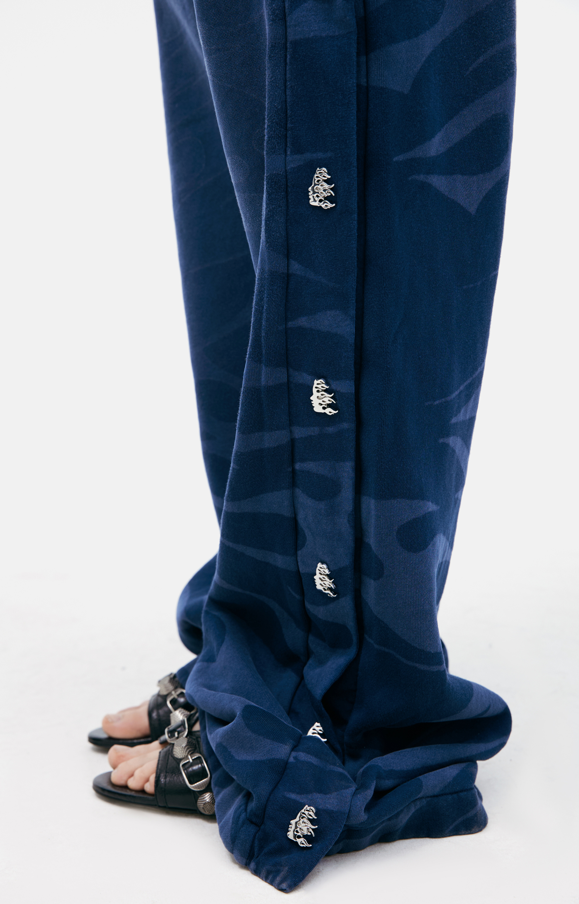 Hellstar Trousers with a logo on the stripes