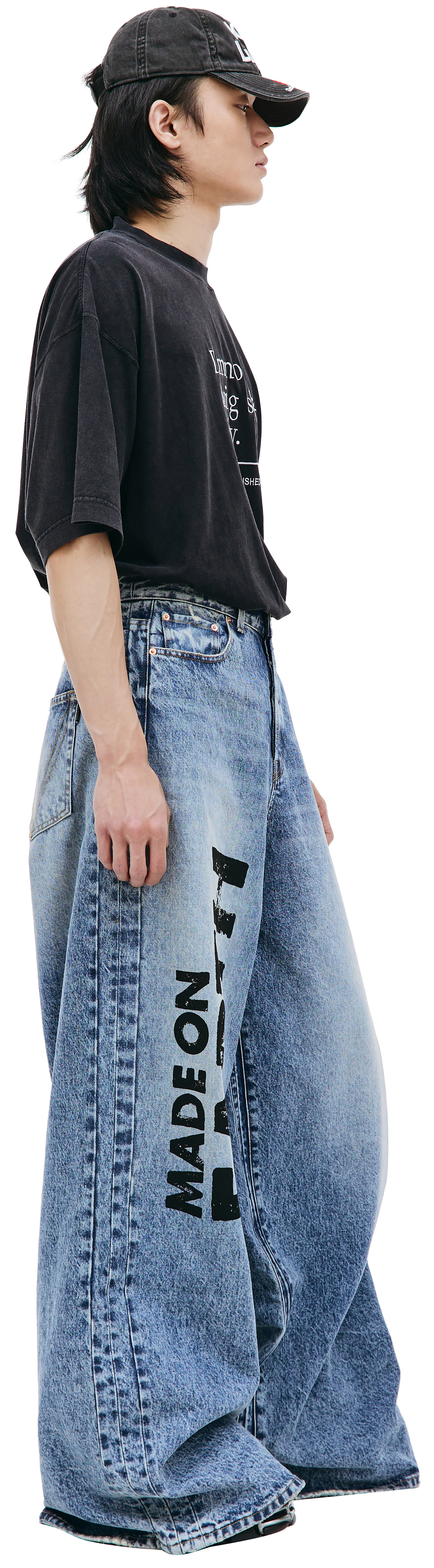 VETEMENTS \'Made on earth\' printed jeans