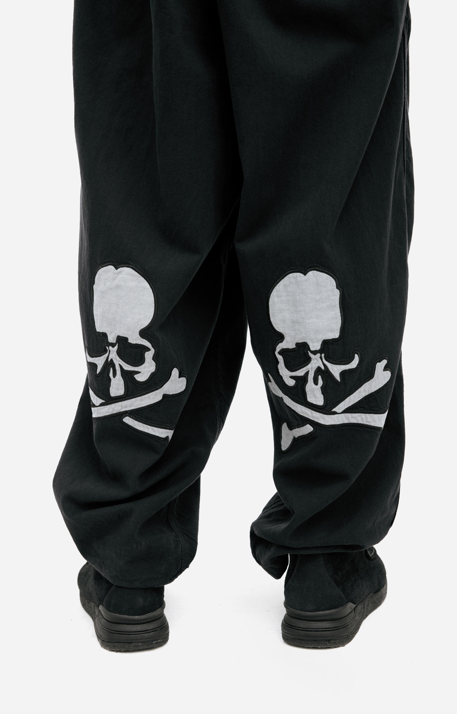 Mastermind WORLD Black logo trousers