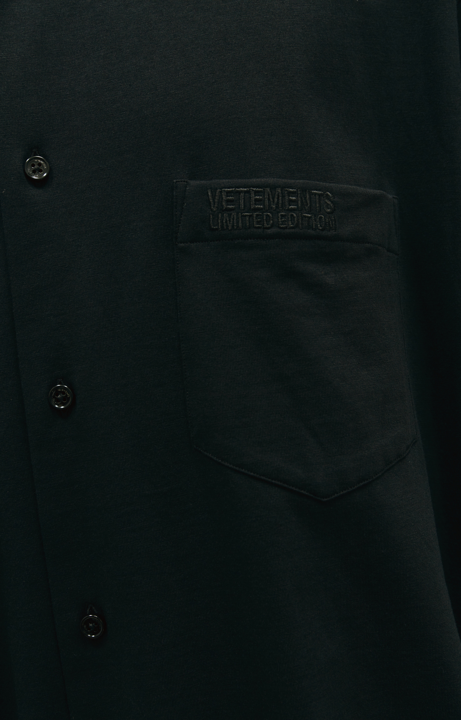 VETEMENTS Черная оверсайз рубашка