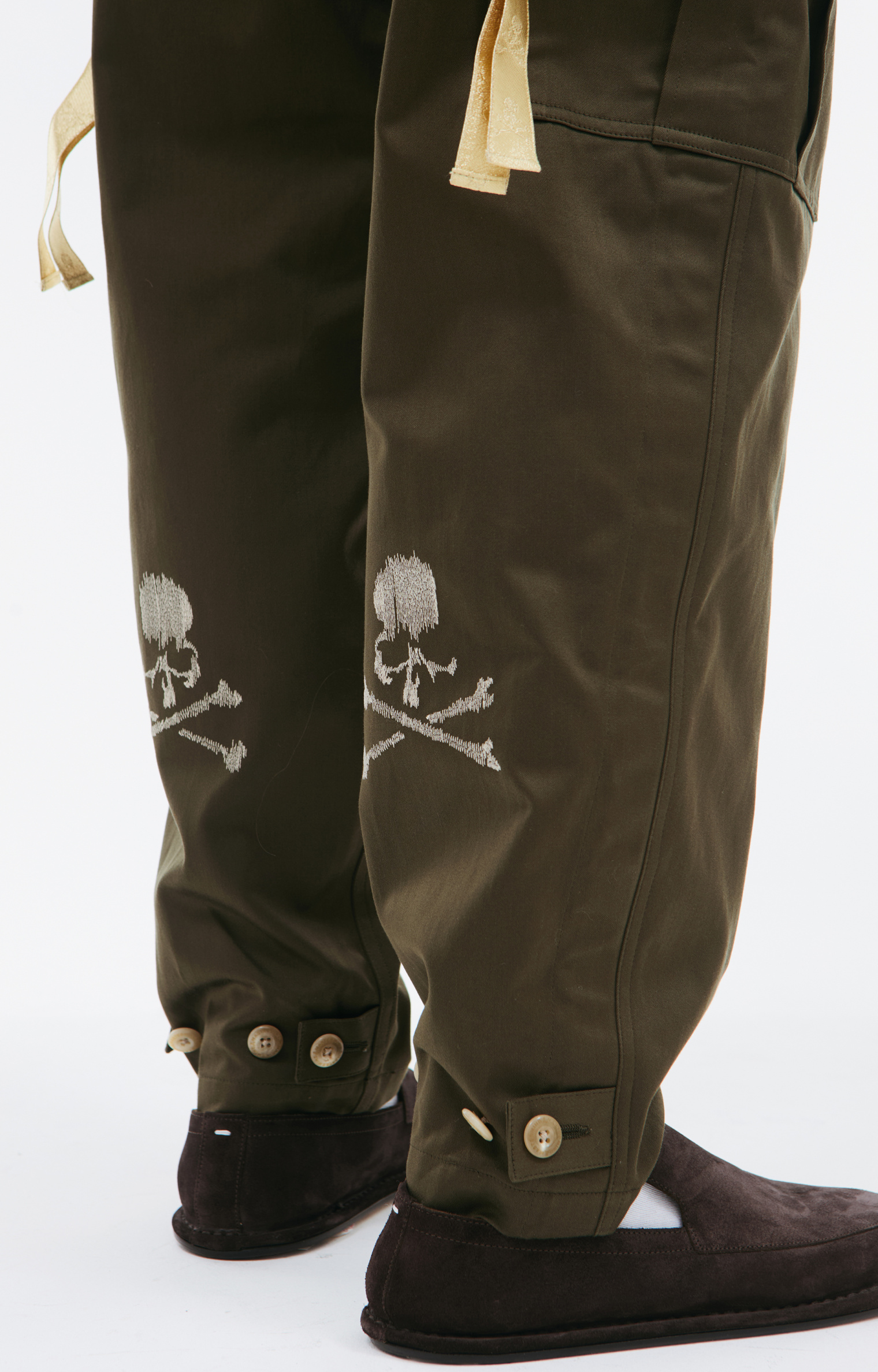 Mastermind WORLD Cargo trousers with ribbons on the pockets