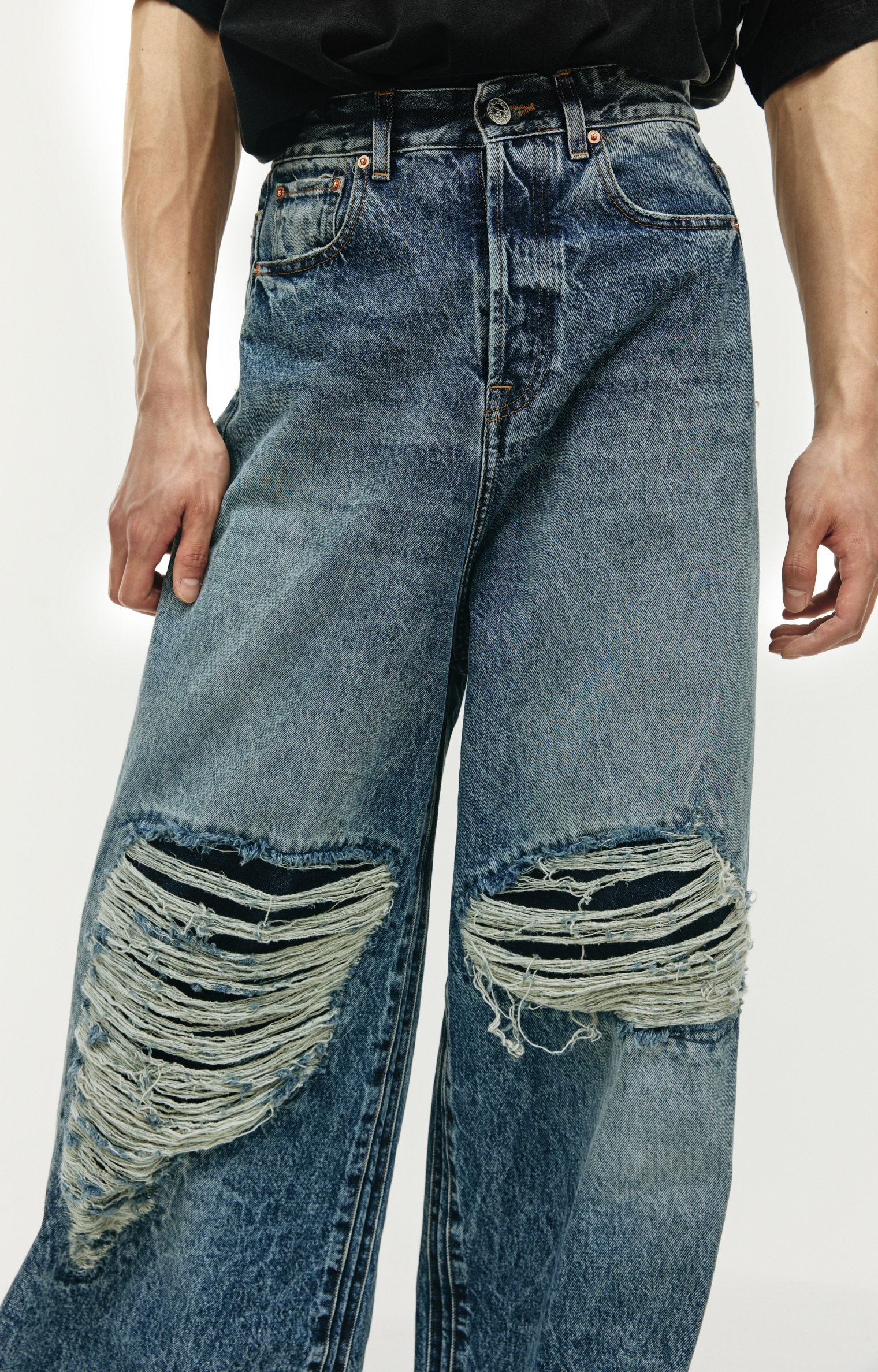 VETEMENTS Distressed wide-leg jeans