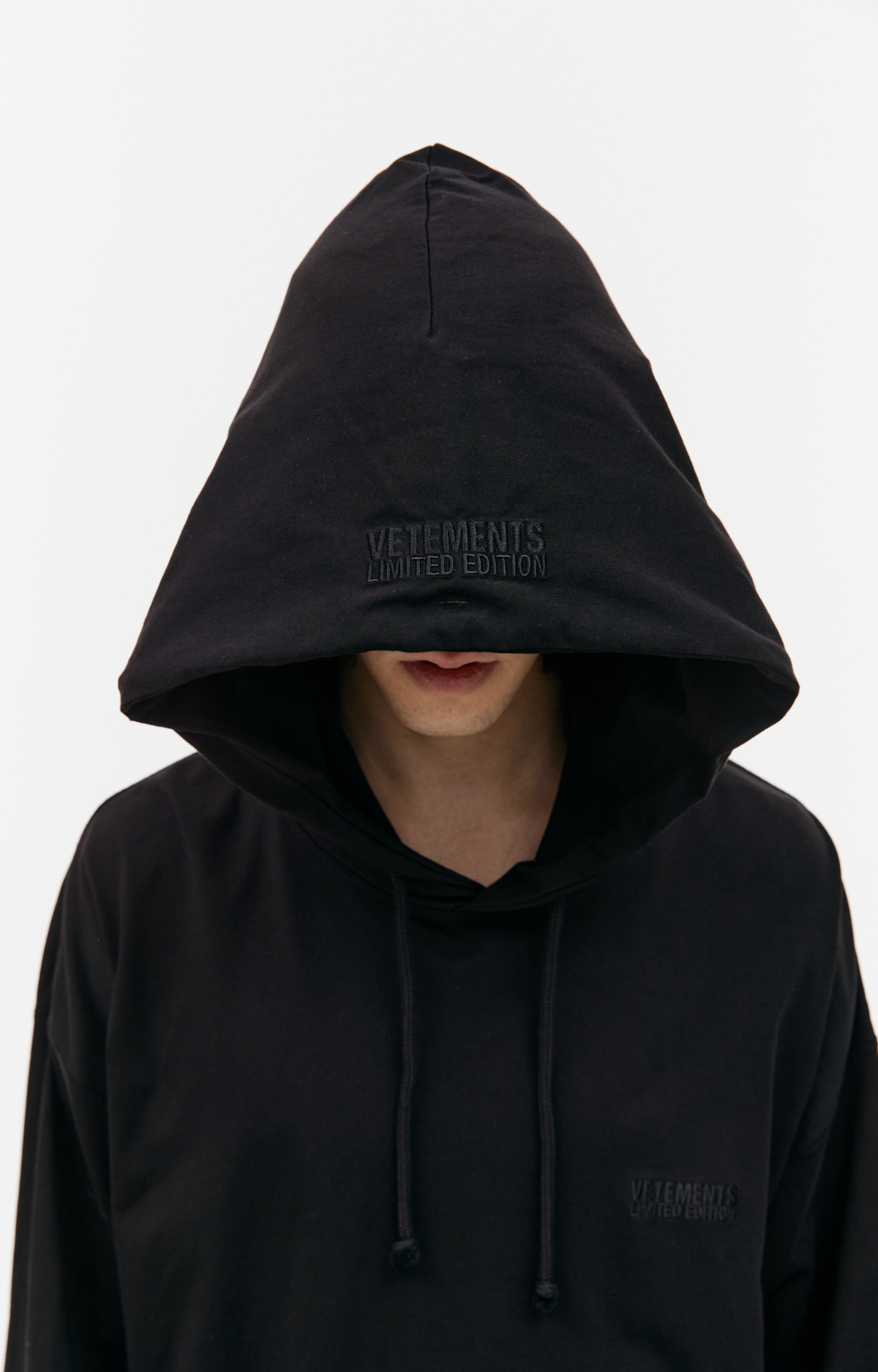 Vetements small logo on sale hoodie