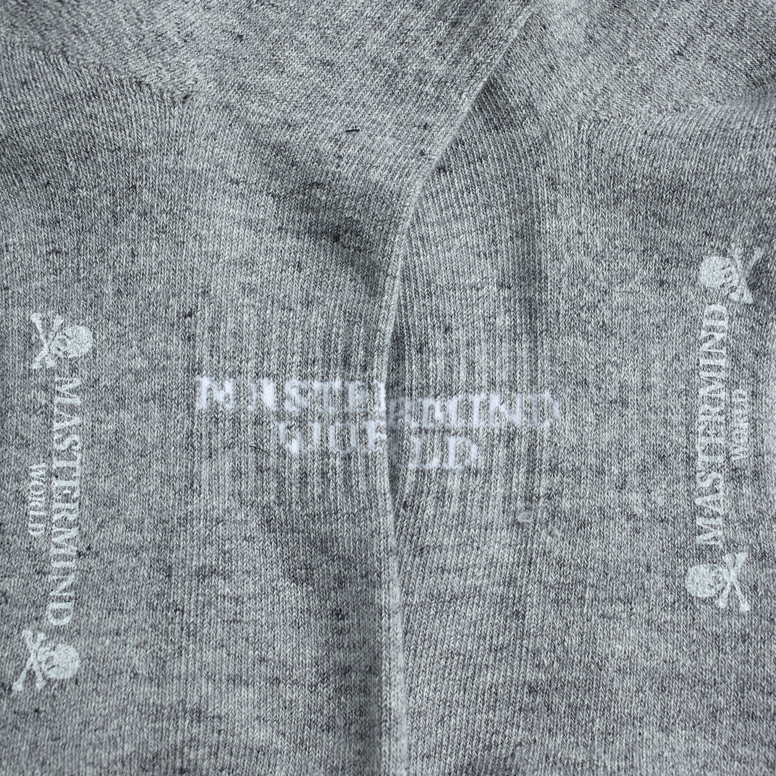 Mastermind WORLD Носки-MW25S14-SO003/GRAY рваные, вышивка лого, серый