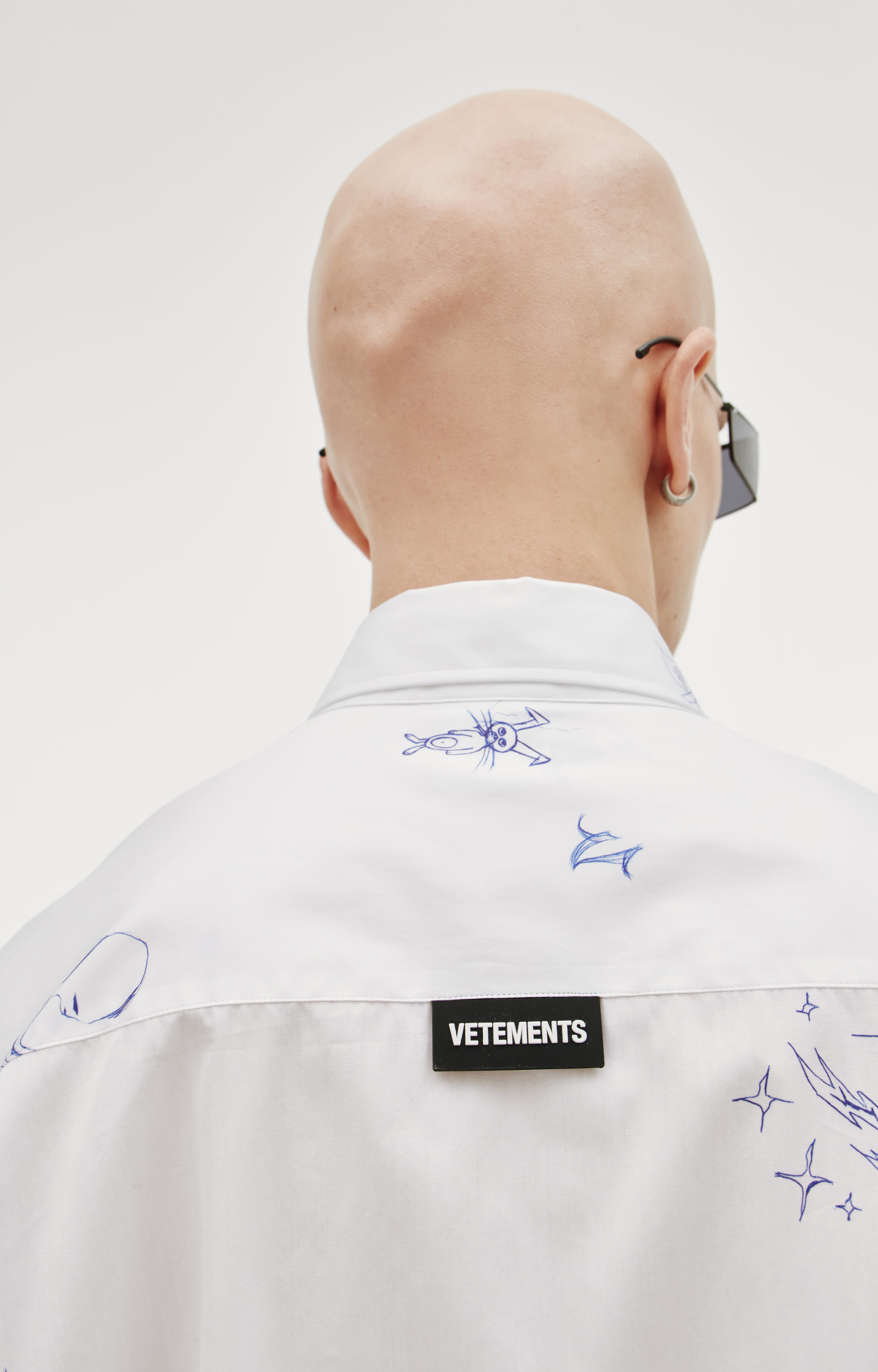 VETEMENTS Оверсайз рубашка Scribbled из хлопка