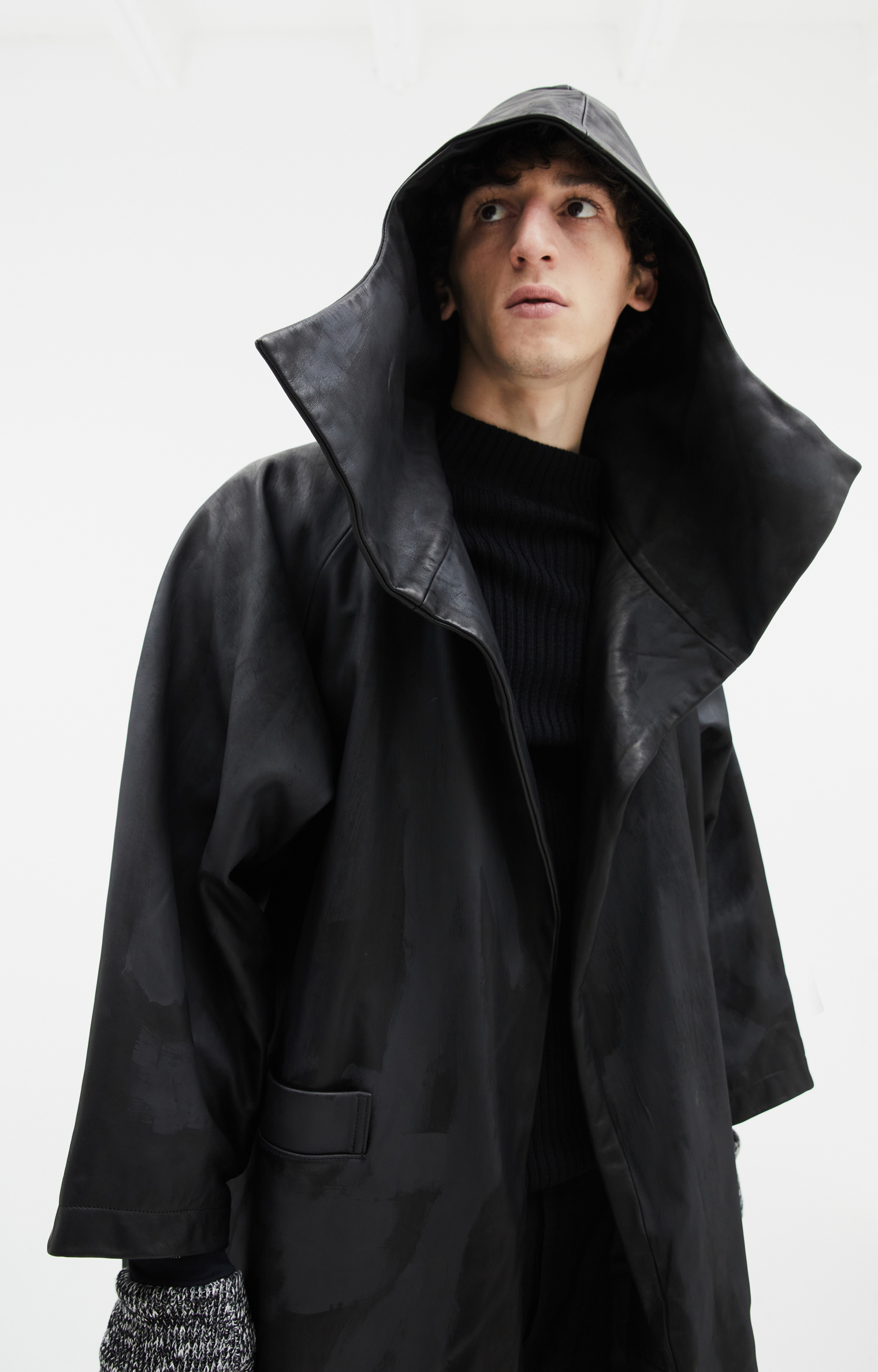 Yohji Yamamoto Кожаный плащ с капюшоном
