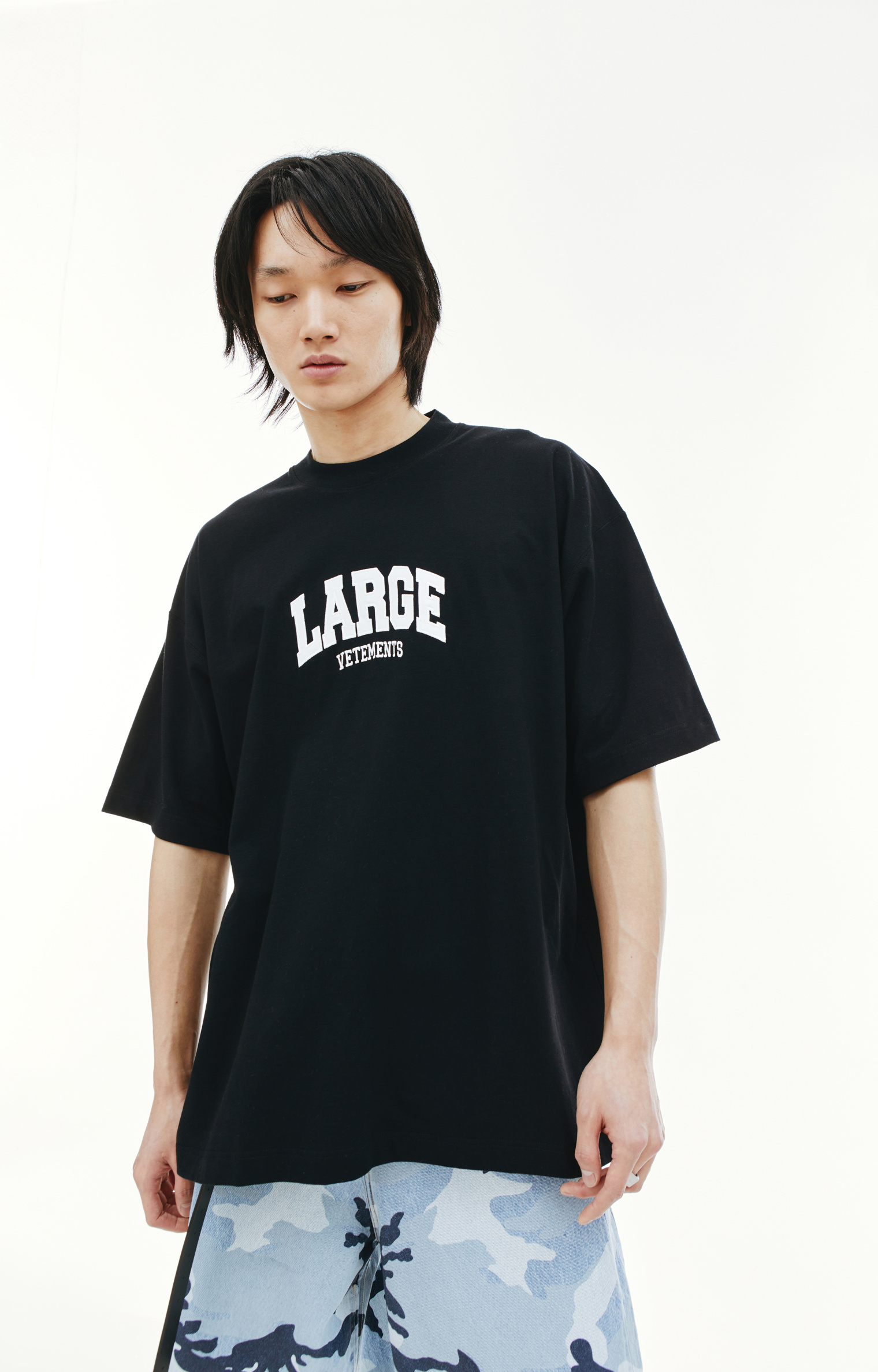 VETEMENTS Black \'Large\' Cotton T-Shirt