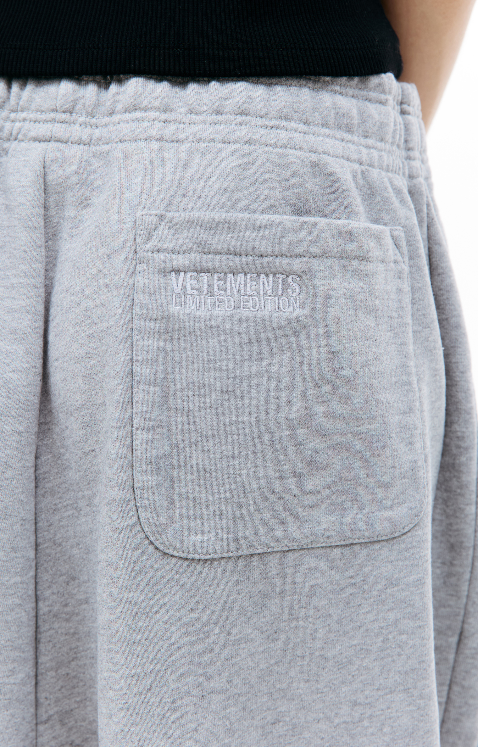 VETEMENTS Grey embroidered sweatpants