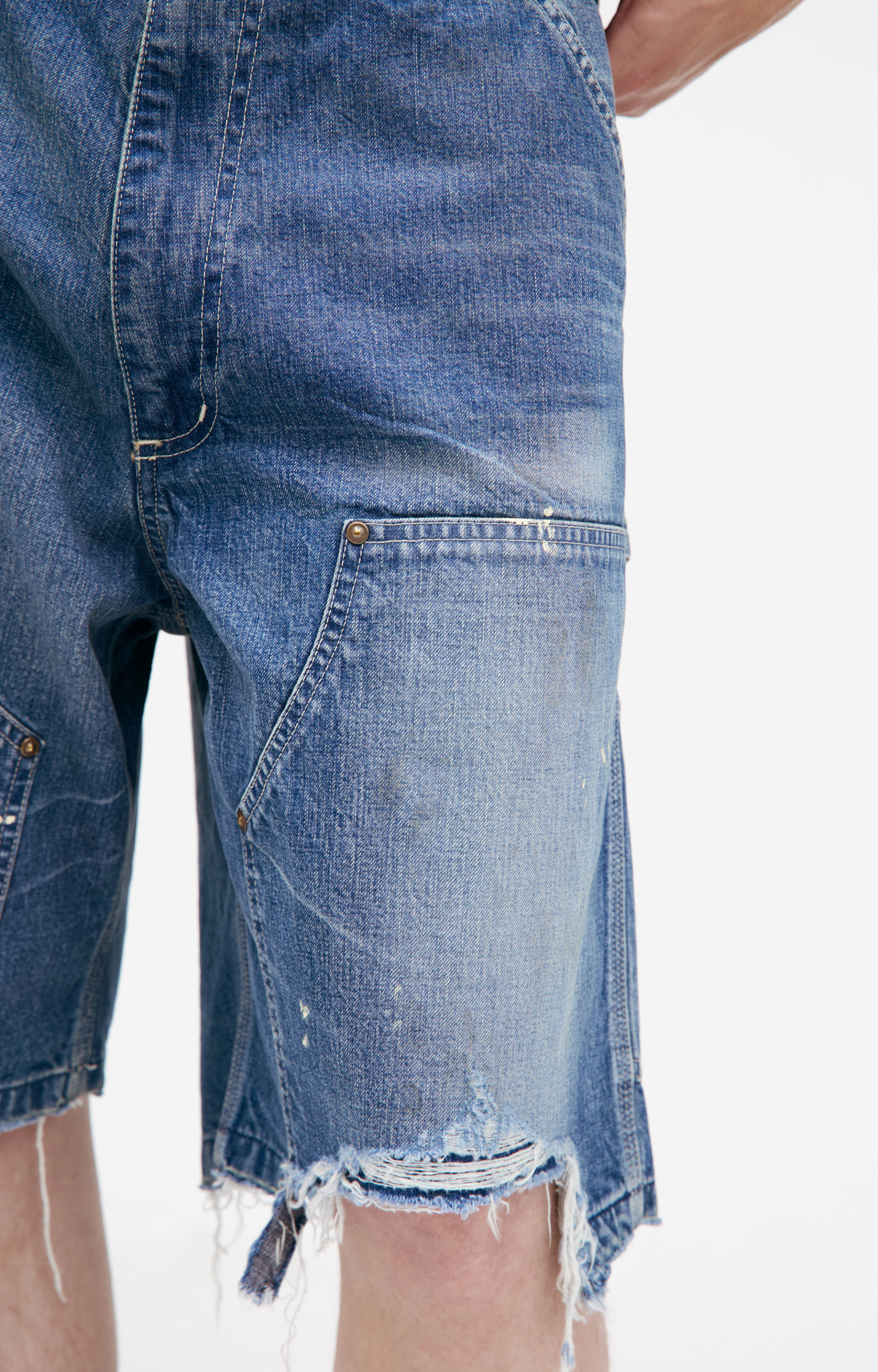 Saint Mxxxxxx Шорты-SM-HR8-0000-073 Джинсовые,рванные снизу, карго, в краске, лого сзади. голубые