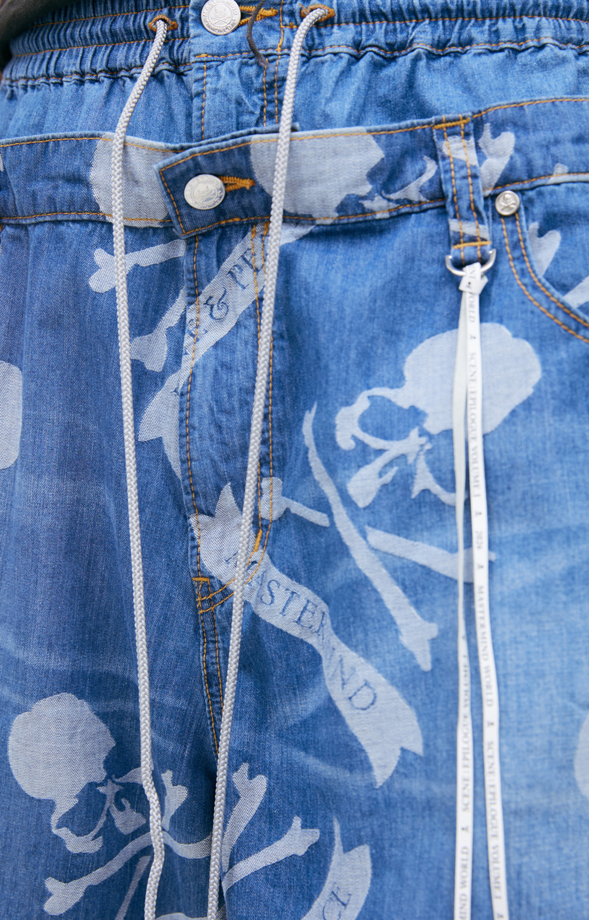 Mastermind WORLD Denim shorts with a single print