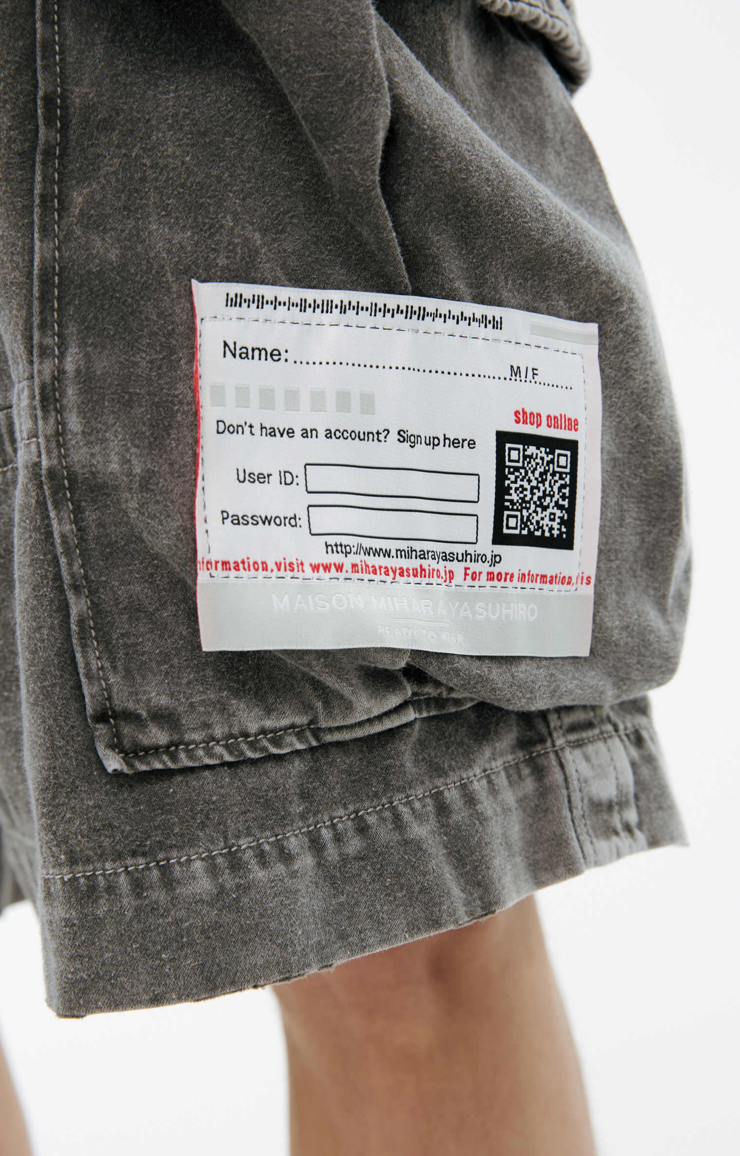 Maison Mihara Yasuhiro Cargo shorts with patch