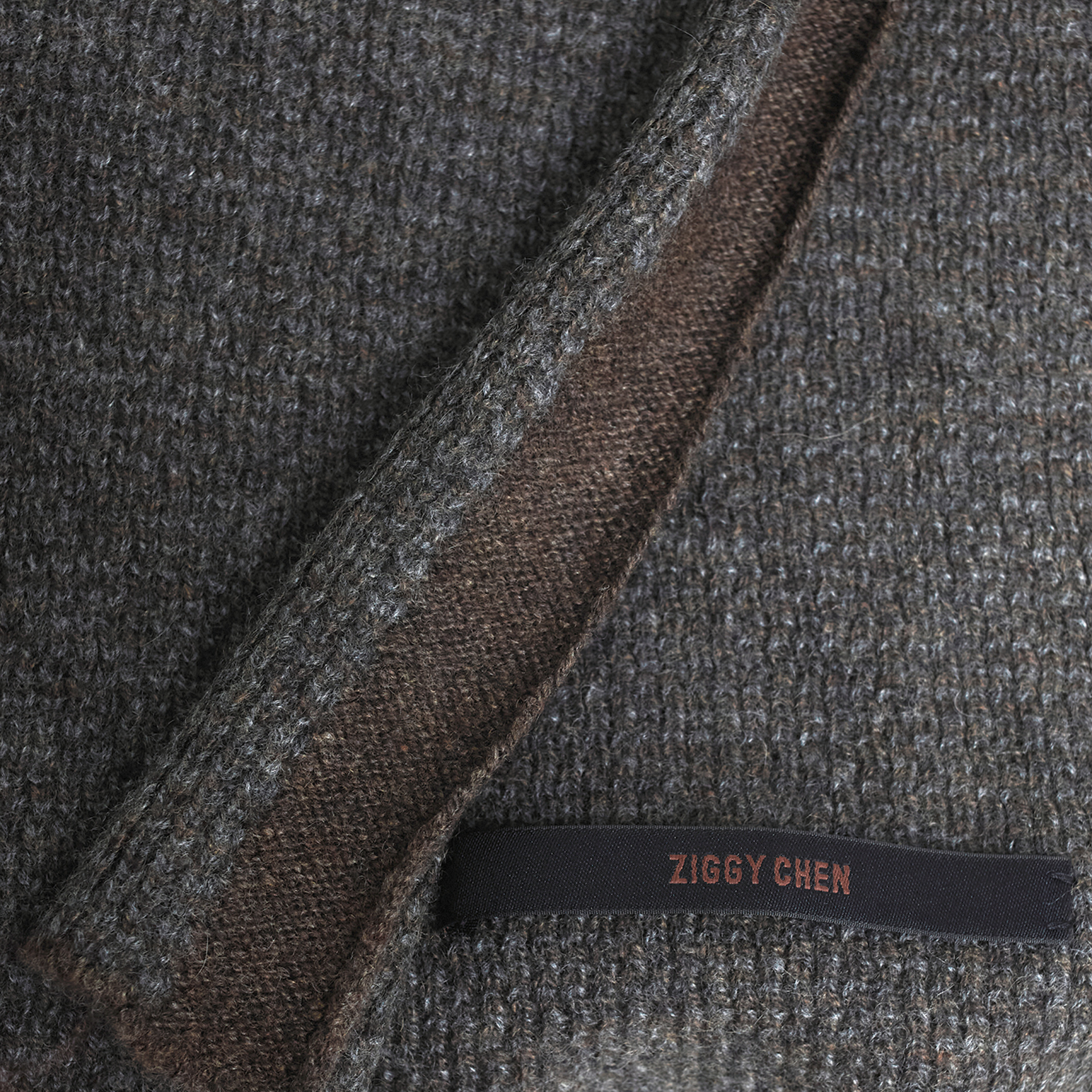 Ziggy Chen Brown scarf with fringe