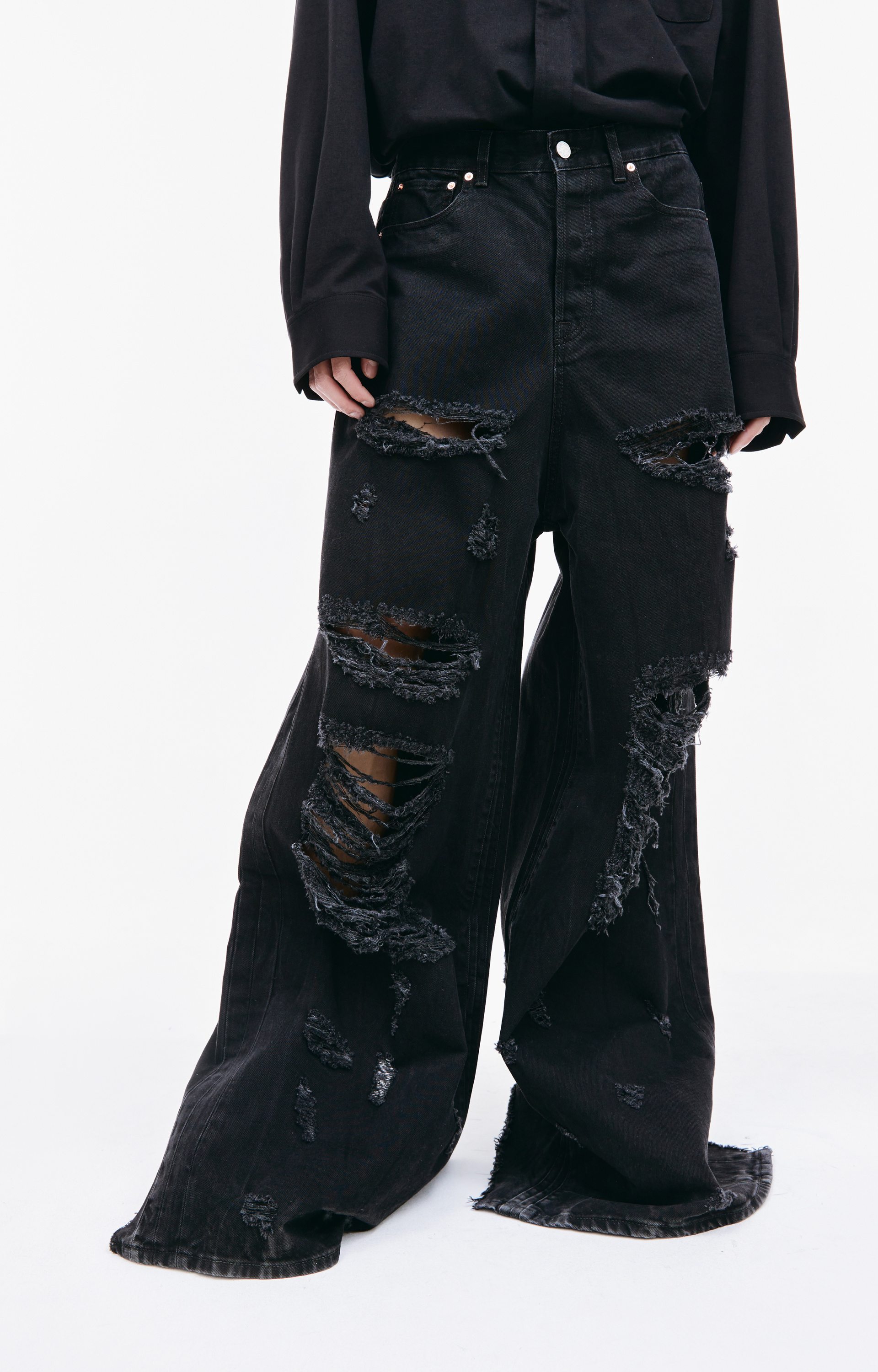 VETEMENTS Black distressed jeans