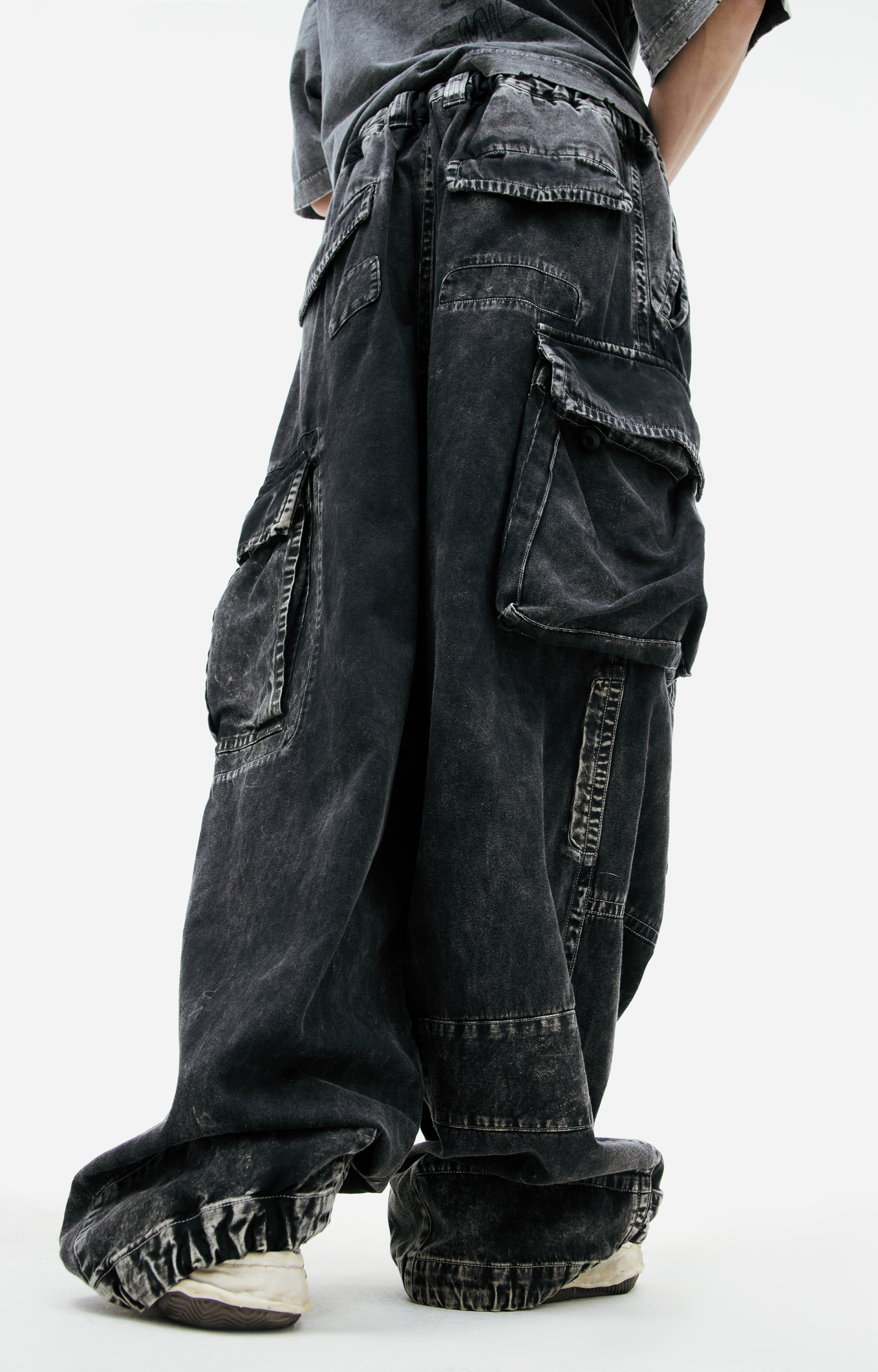Maison Mihara Yasuhiro Cargo jeans with patch pockets