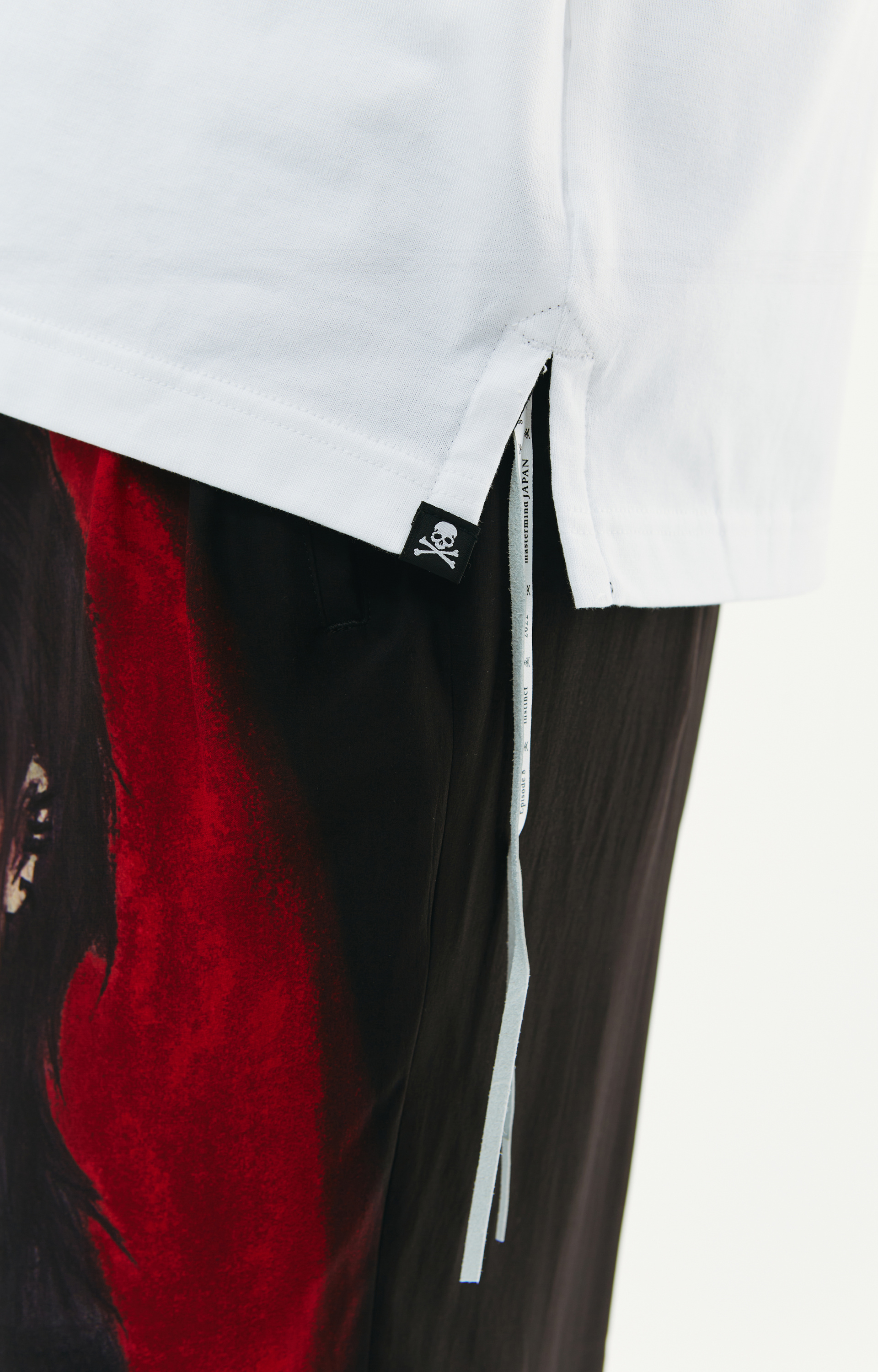 Mastermind WORLD White t-shirt with patches