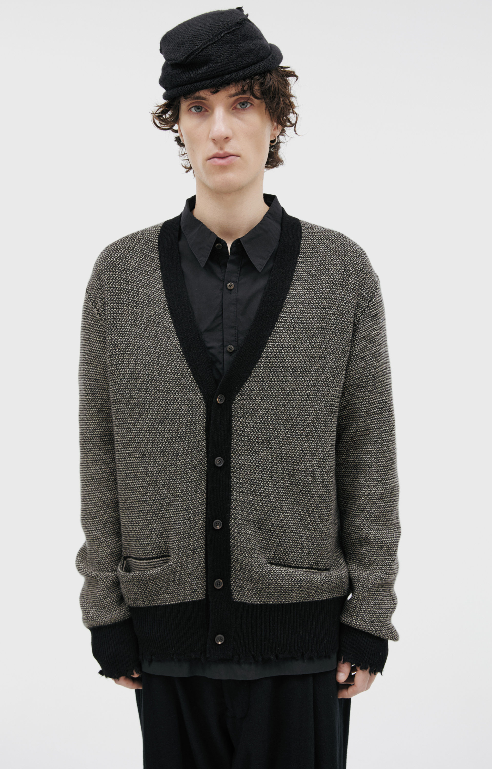 Ziggy Chen Knitted cardigan with a distressed look