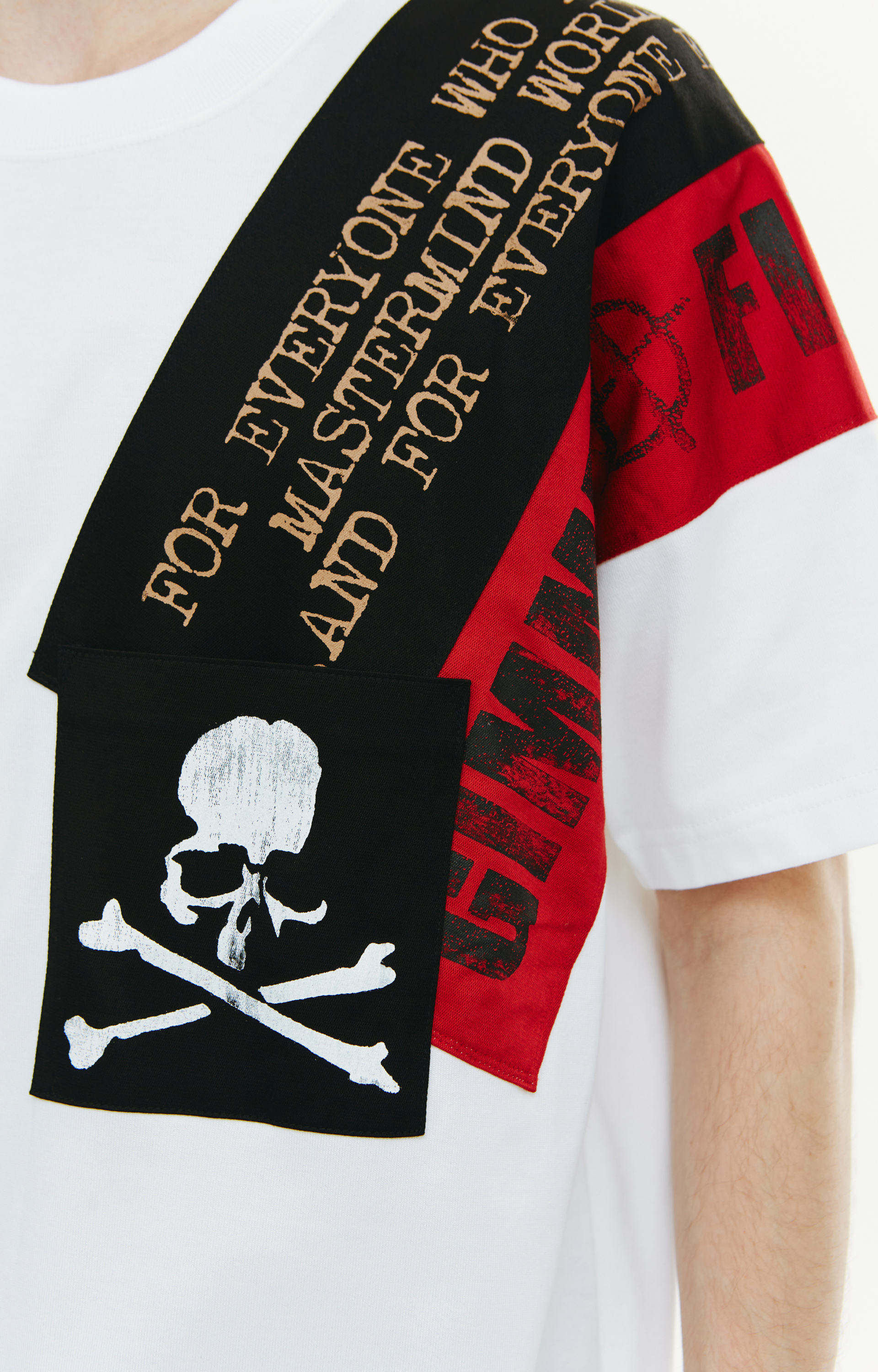 Mastermind WORLD White t-shirt with patches