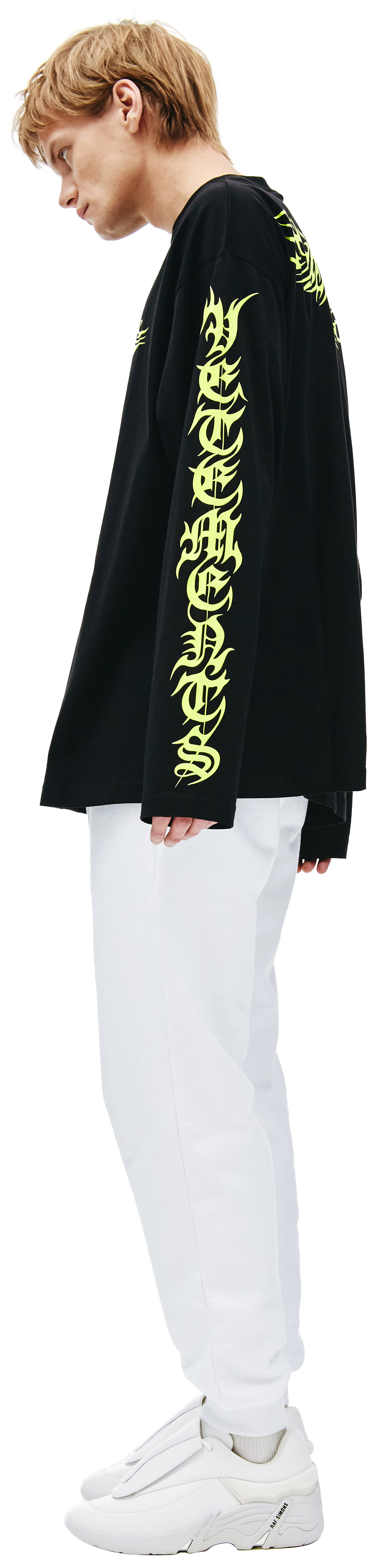 VETEMENTS Gothic print longsleeve t-shirt in black