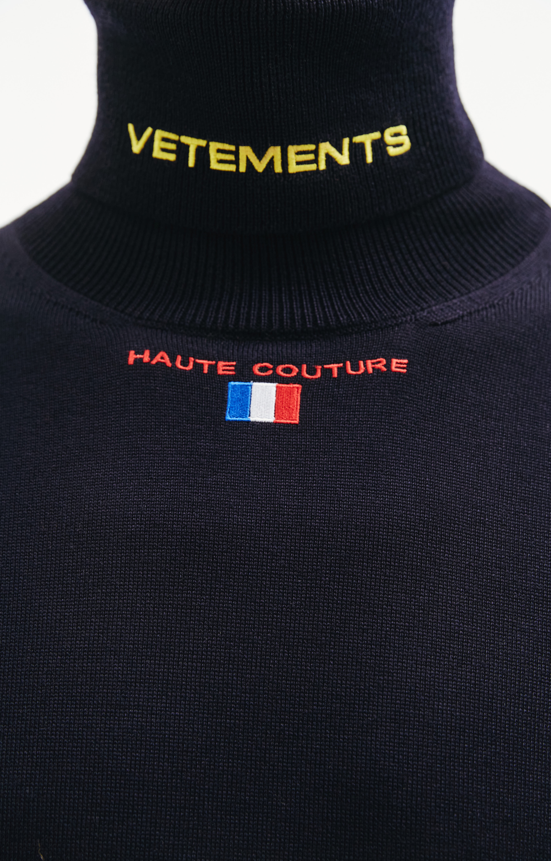 VETEMENTS Embroidered navy turtleneck